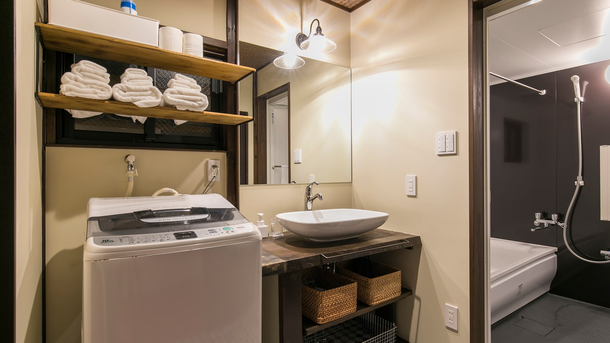 Guest room [flower] washbasin & bathroom