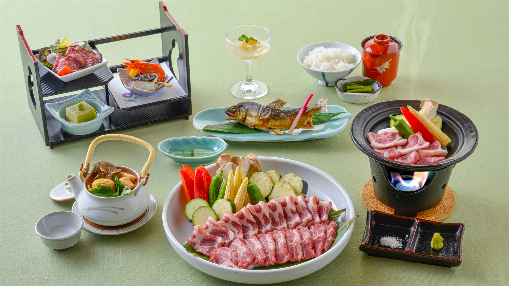 (June-August) Shinshu Tateshina Plateau Pork and Plateau Vegetables Grilled on a Ceramic Plate