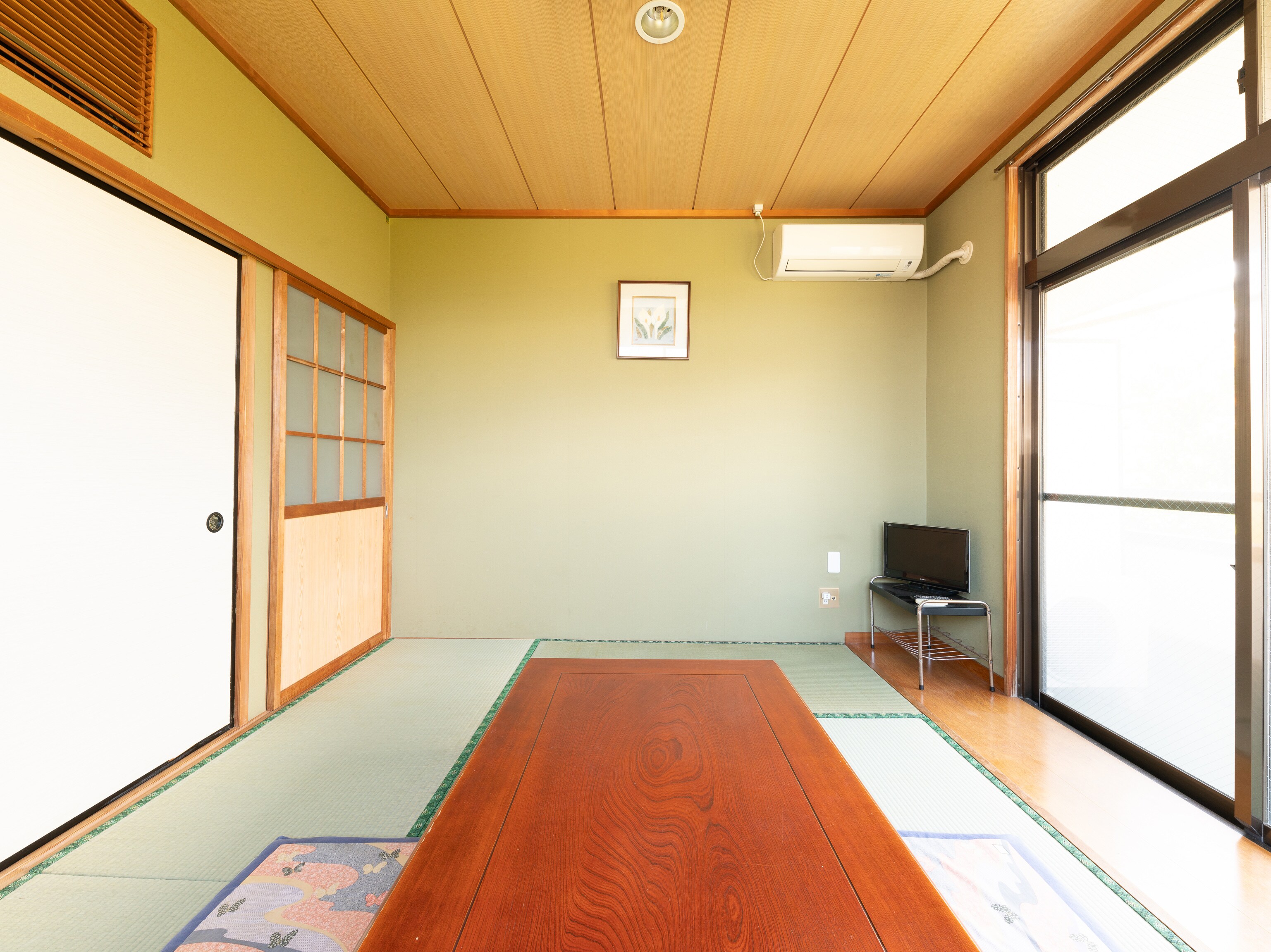 Japanese-style room for 1-4 people (no bath or toilet)11