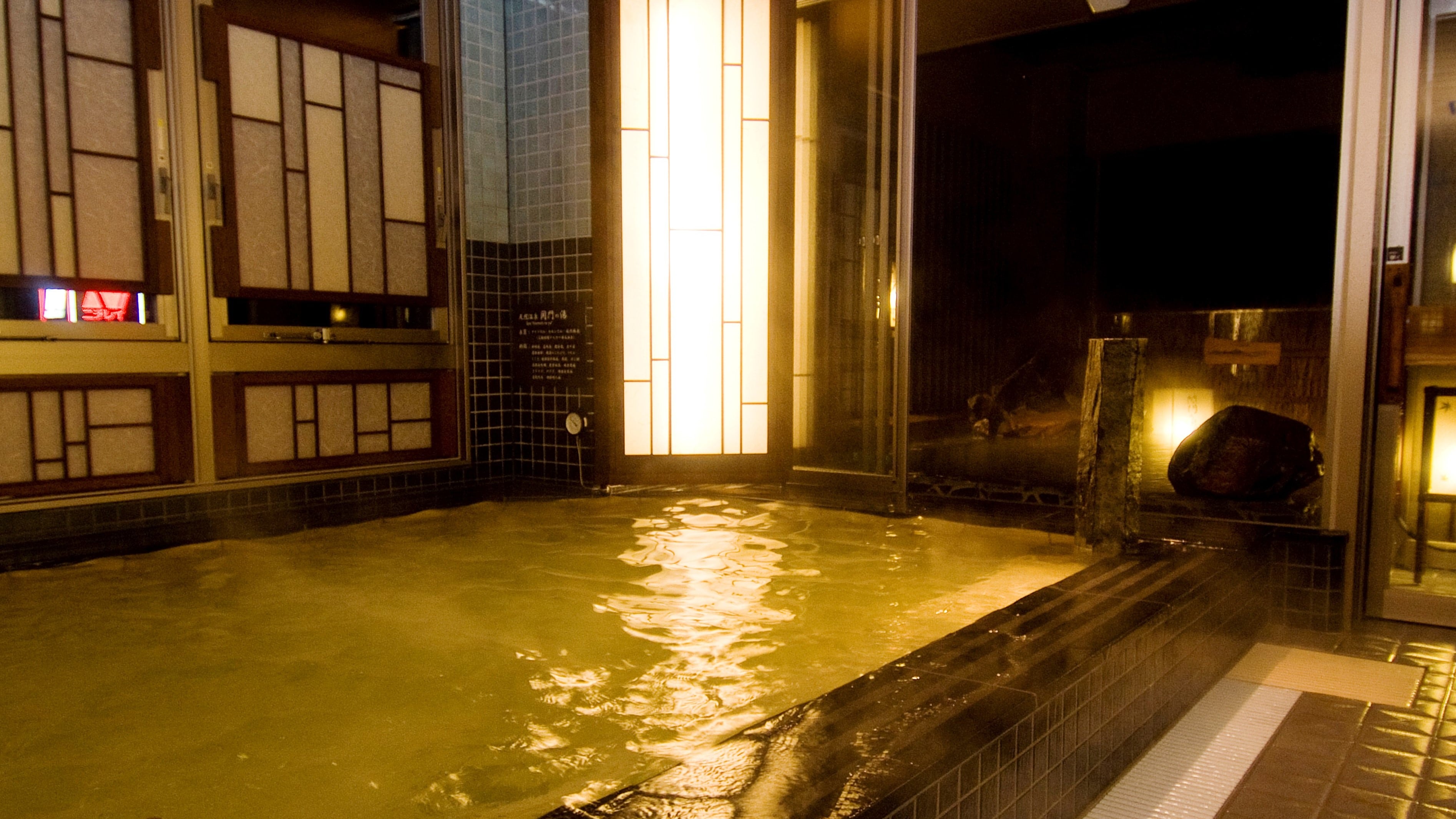◆ 《Men》 Indoor bath (hot water temperature 40-41 ℃) [Spring quality] Sodium / chloride strong salt hot spring