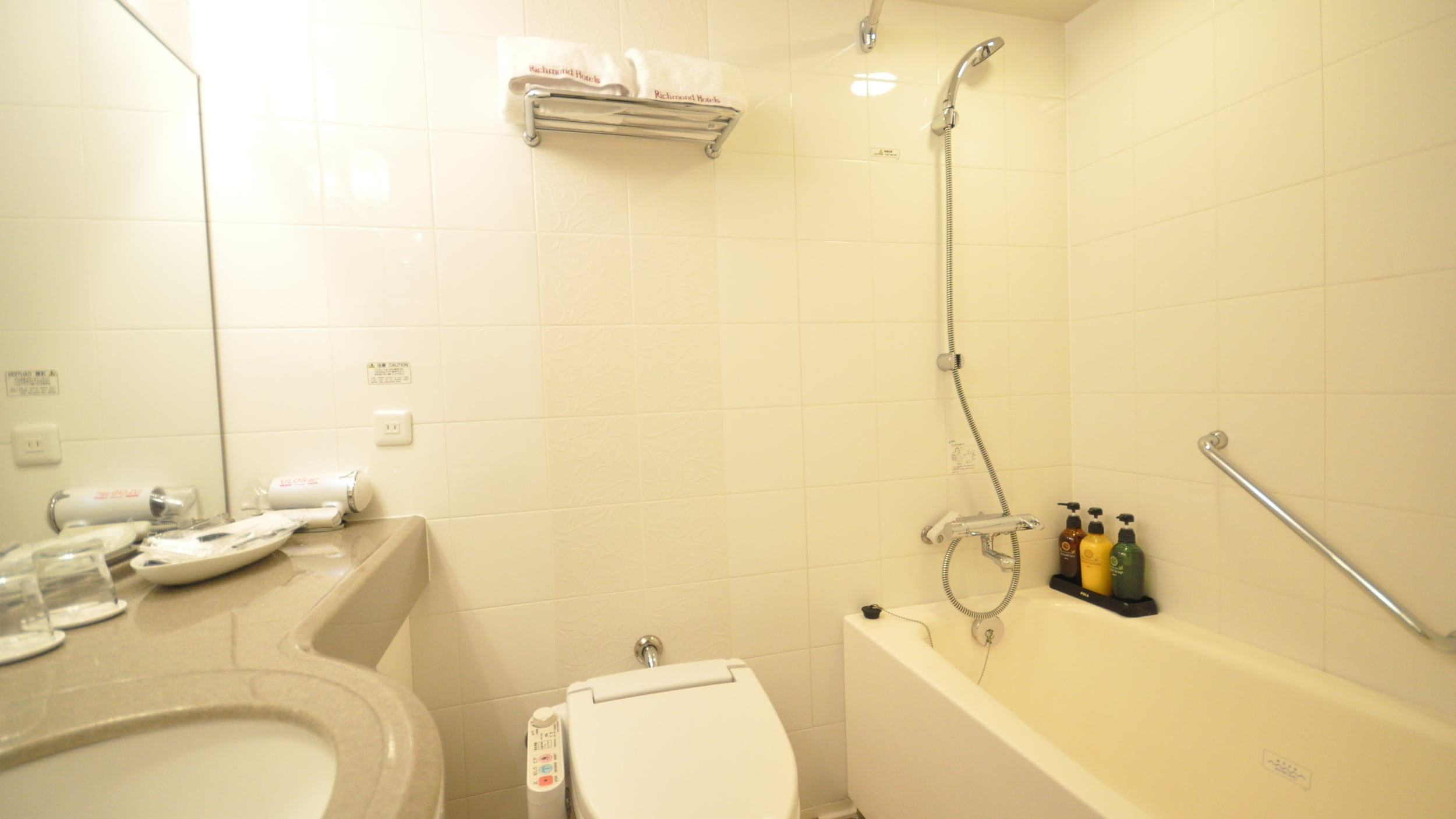 Hollywood Twin/Triple Room, Bathroom: With a large wall-to-wall mirror, you can get ready in the morning side-by-side.
