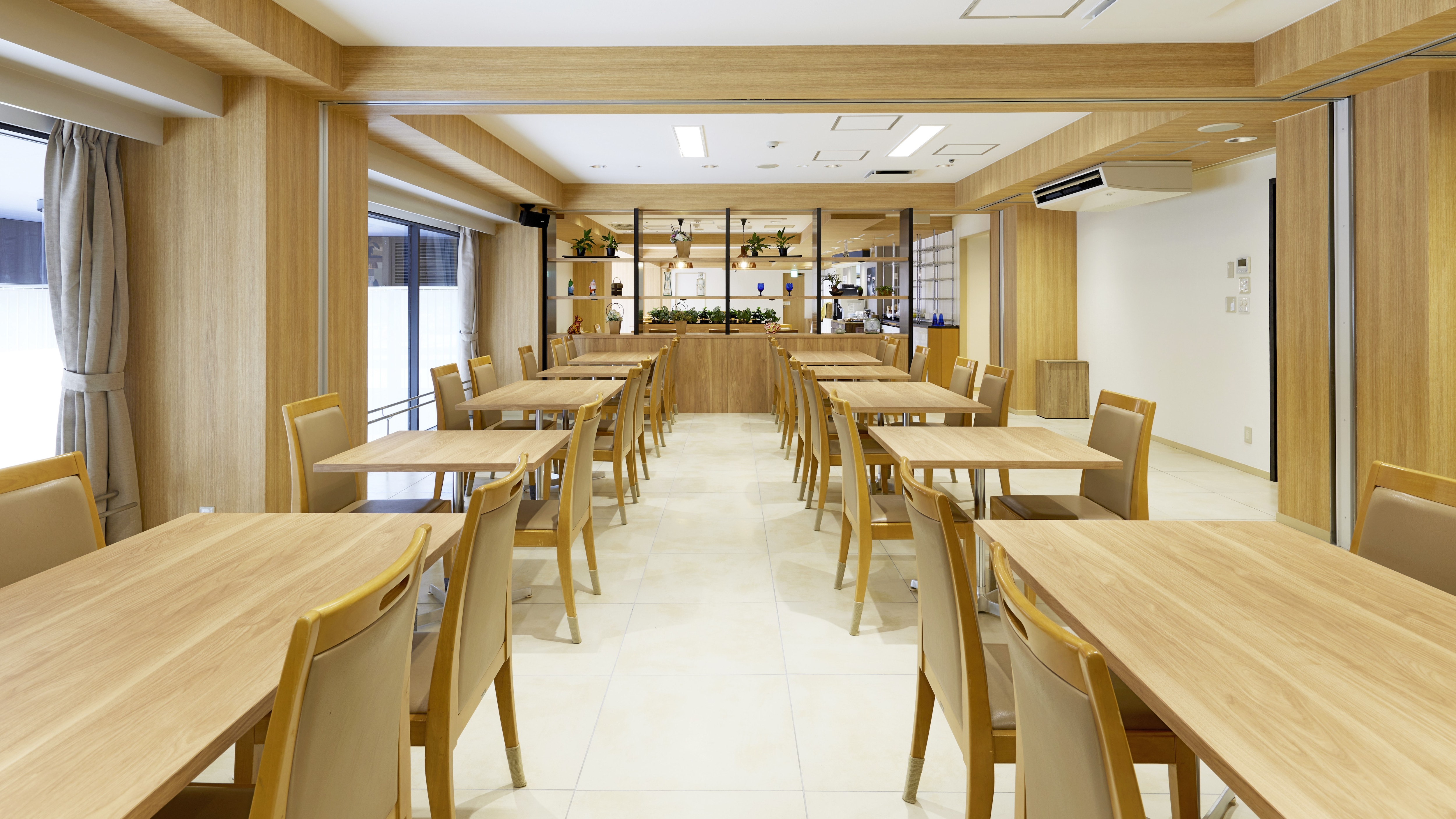 Free Space: Use it to create memories of your trip or as a work space during a business trip.