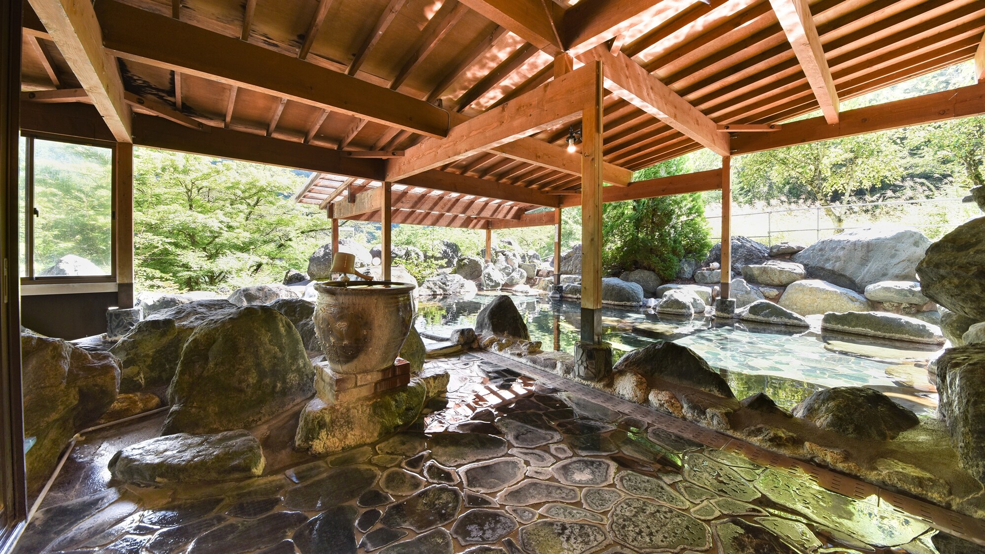 * [Men's open-air bath] A spacious and relaxing feeling! 100% natural hot spring water, no heating or water circulation!
