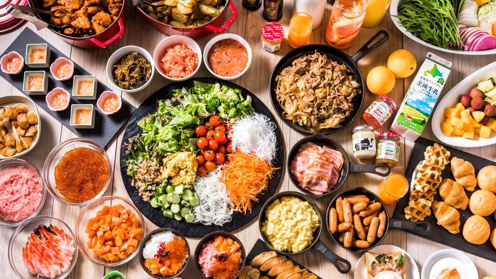 Bữa sáng được chế biến từ nguyên liệu Hokkaido. Chúng tôi cũng có nhiều lựa chọn về các món ăn phương Tây và Katatedon (Kattedon), nơi bạn có thể phục vụ bao nhiêu sashimi tùy thích.