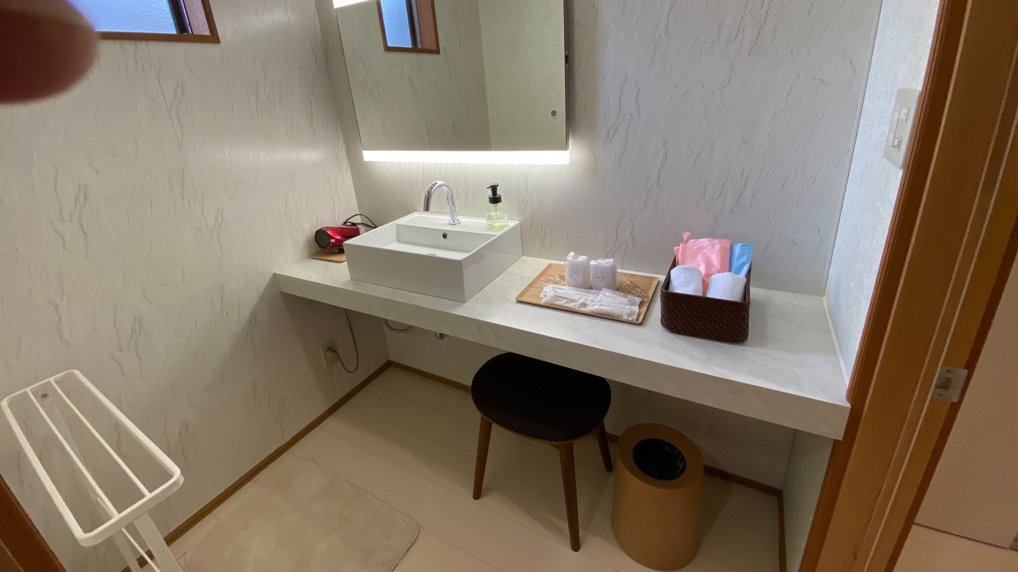 NEW [Non-smoking dog welcome] Separate twin room ■ With sofa set