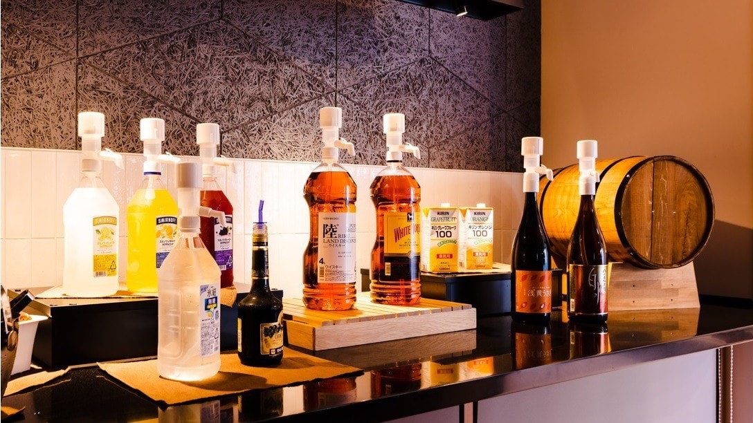 每天 18:00 至 21:00 提供免費酒精飲料