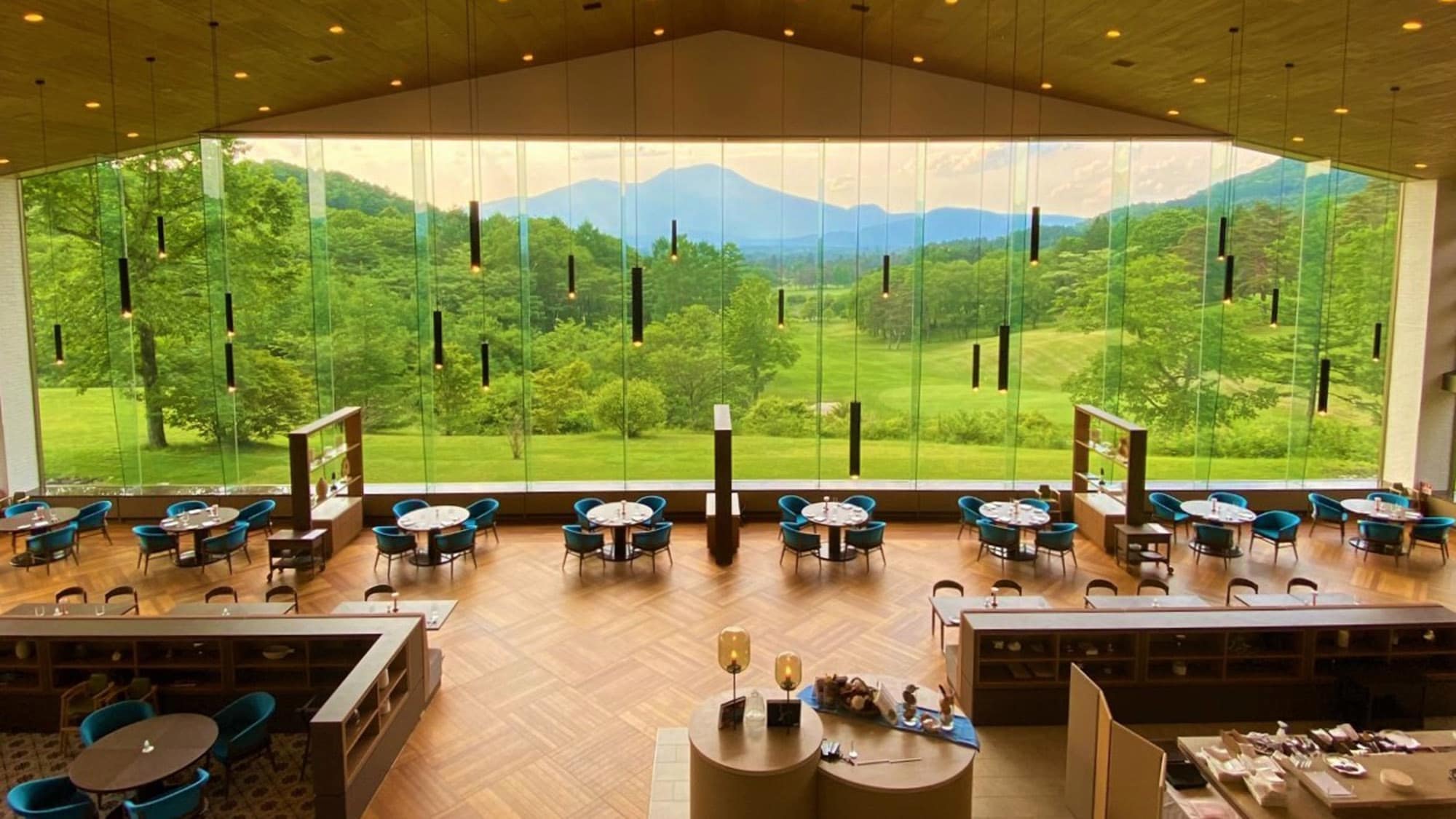 Dining Bloom (Summer)