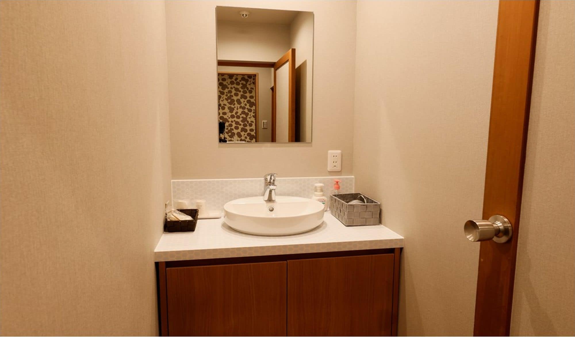 Newly renovated Japanese-Western style room 30㎡　Bathroom