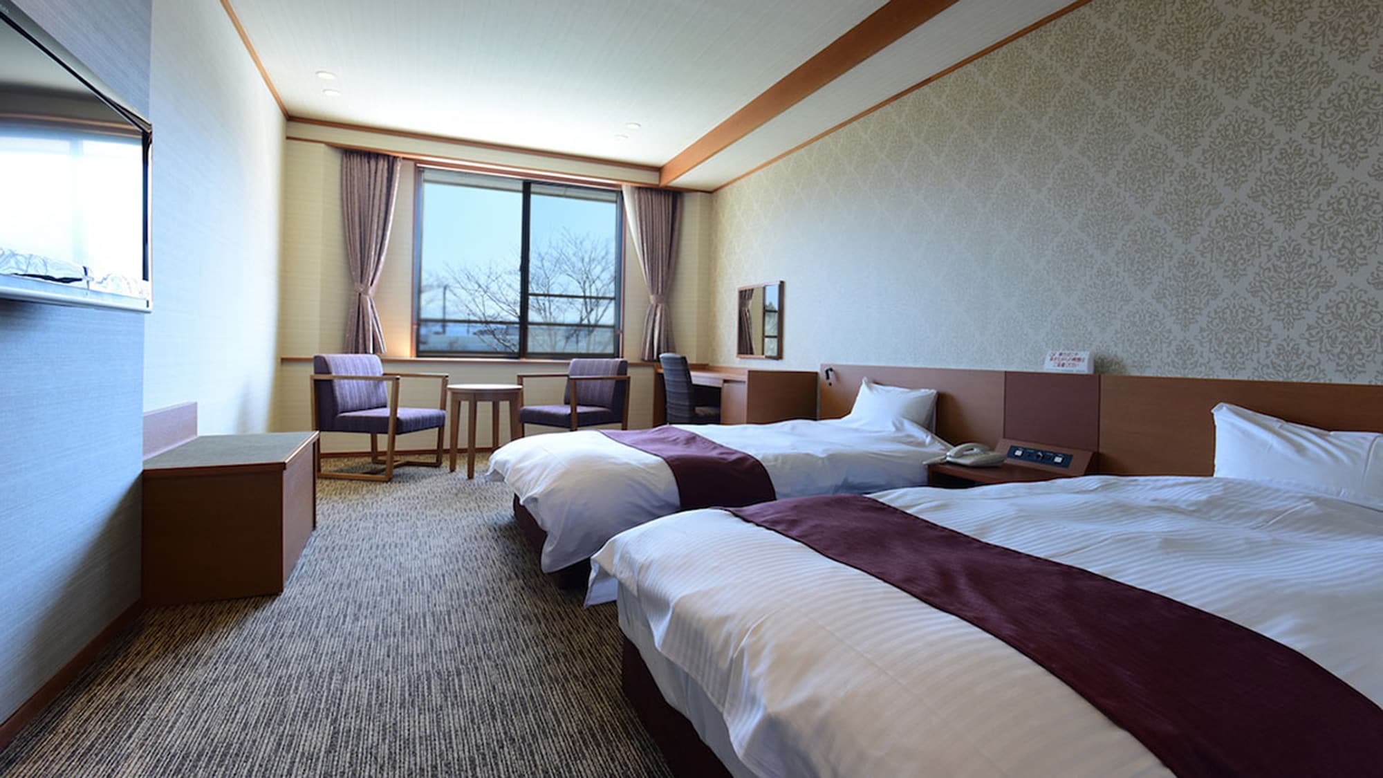 * [Western-style Twin] A twin room with a spacious semi-double bed