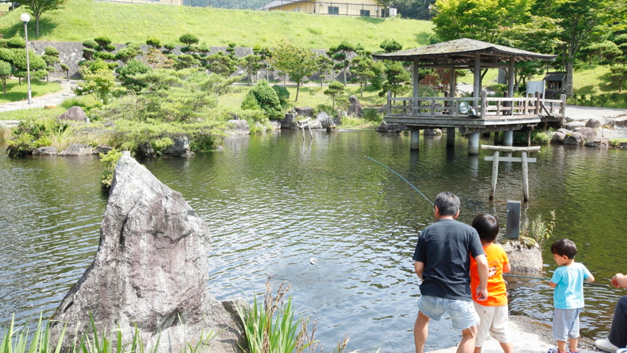*[Facility/Tono Pond] You can enjoy fishing for rainbow trout, yamame salmon, and other fish.