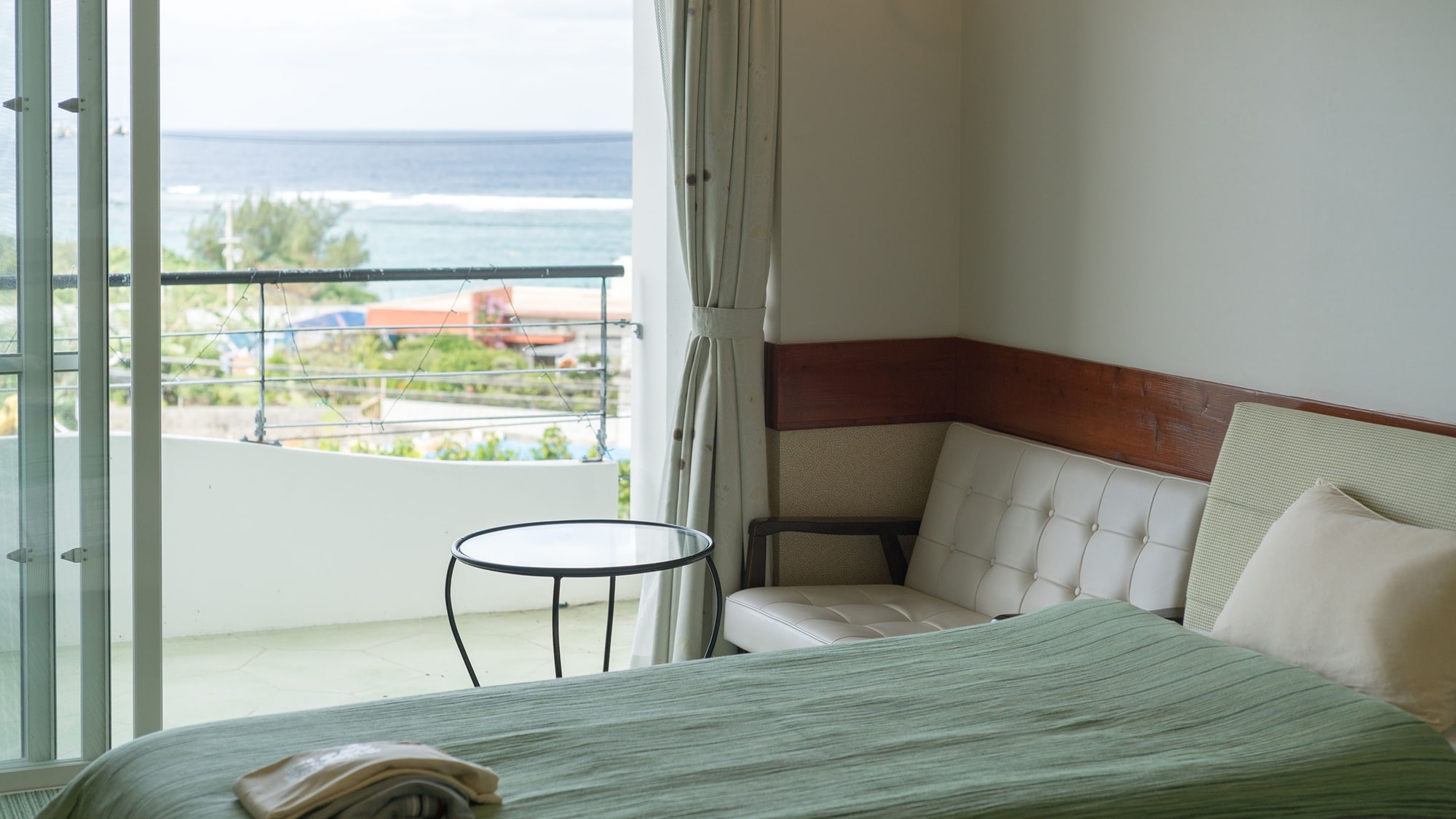 *[Room/Naples] The terrace is a place where you can relax and enjoy the view outside.