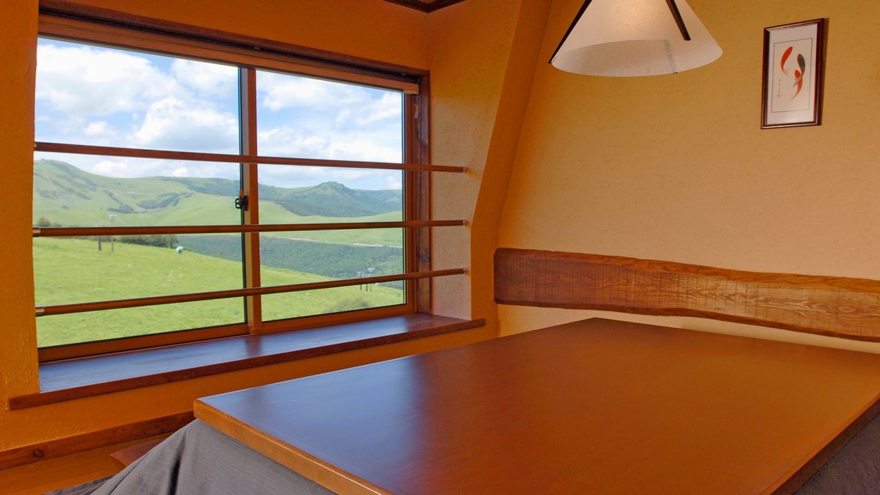 Main room 10 tatami mats + next room Horigotatsu (Iwagyou)