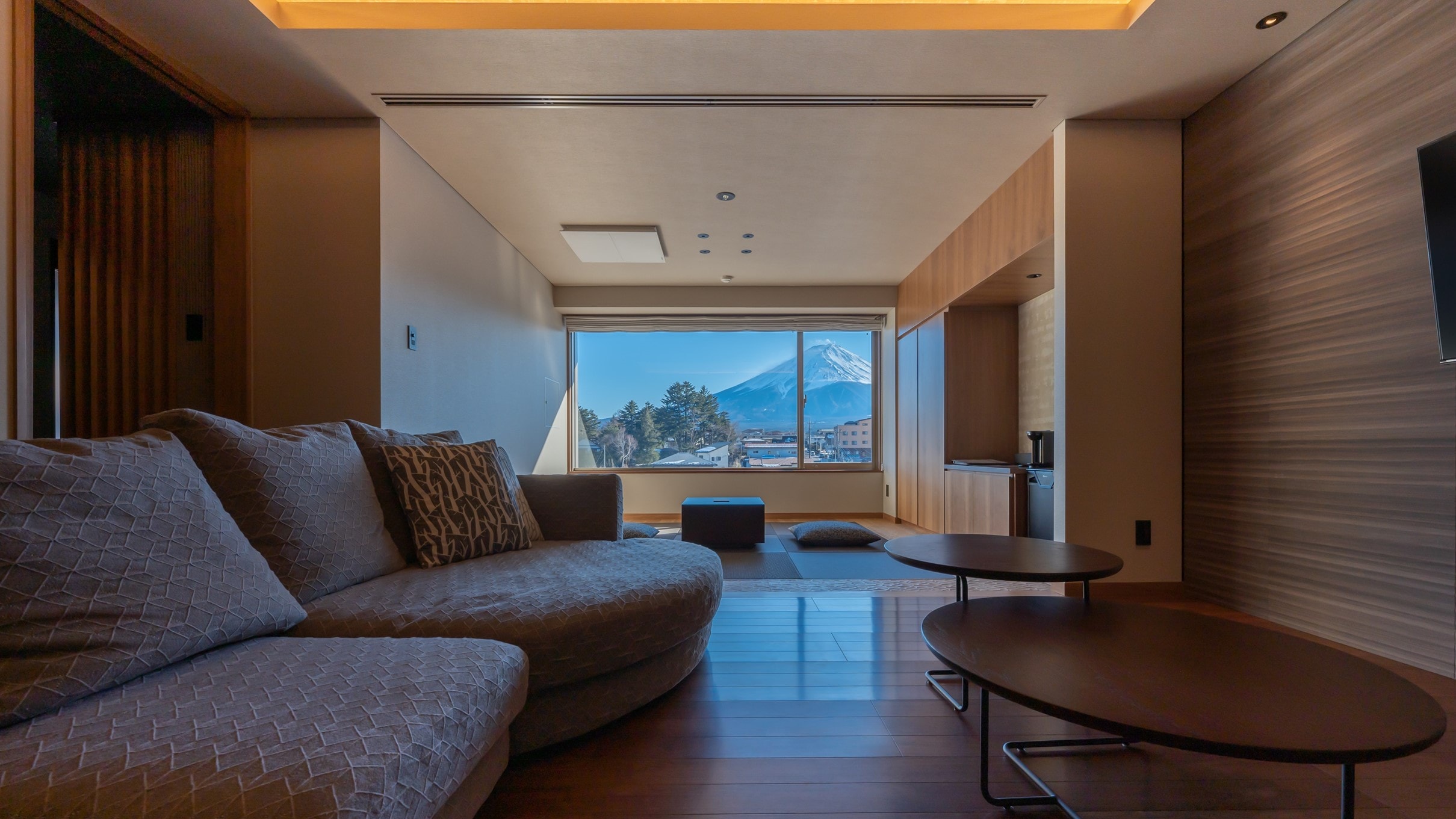 5F Mt. Fuji Jacuzzi with bath Oike Suite 90 square meters [Suite]