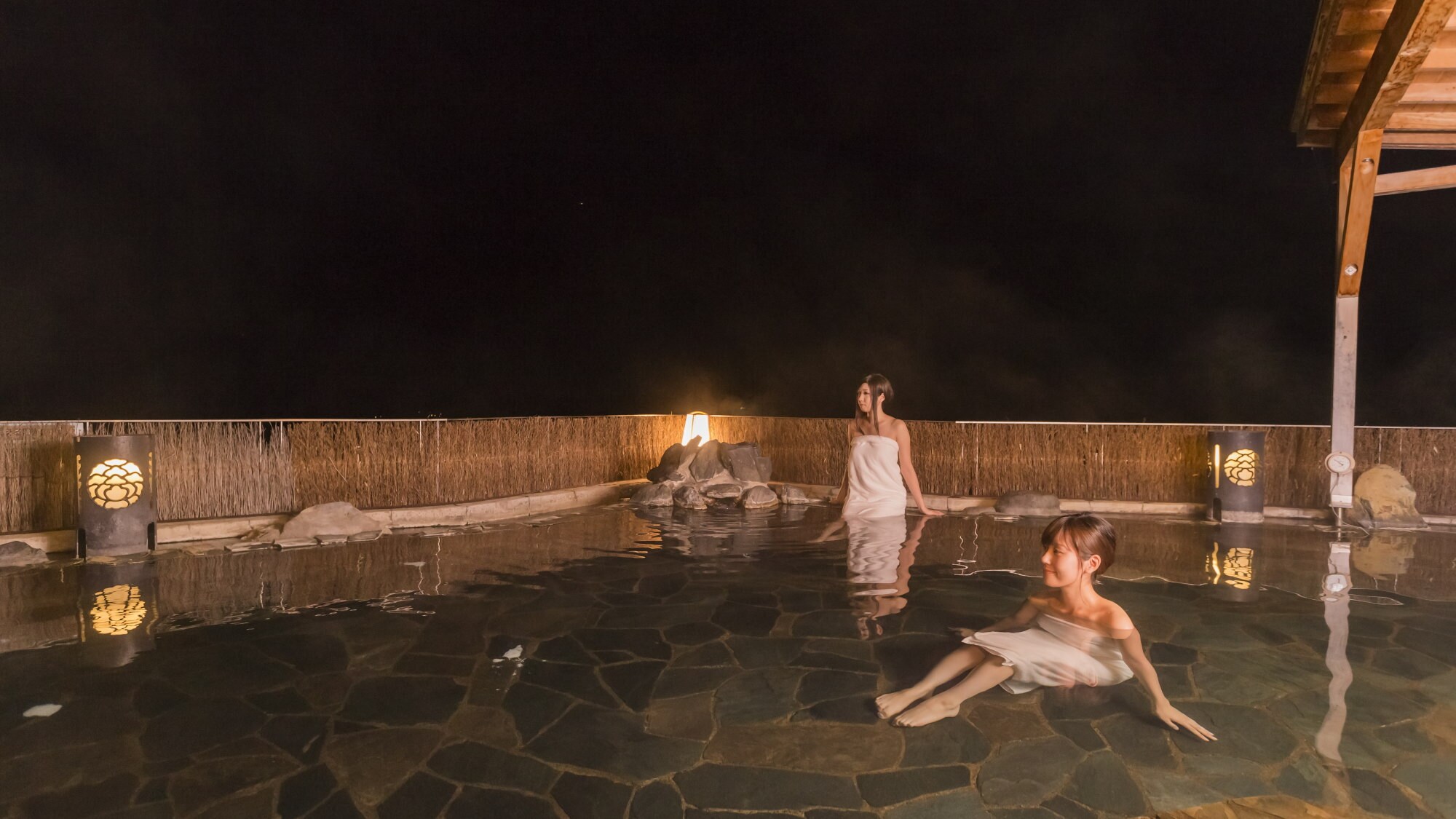 Japanese-style open-air bath (night view)