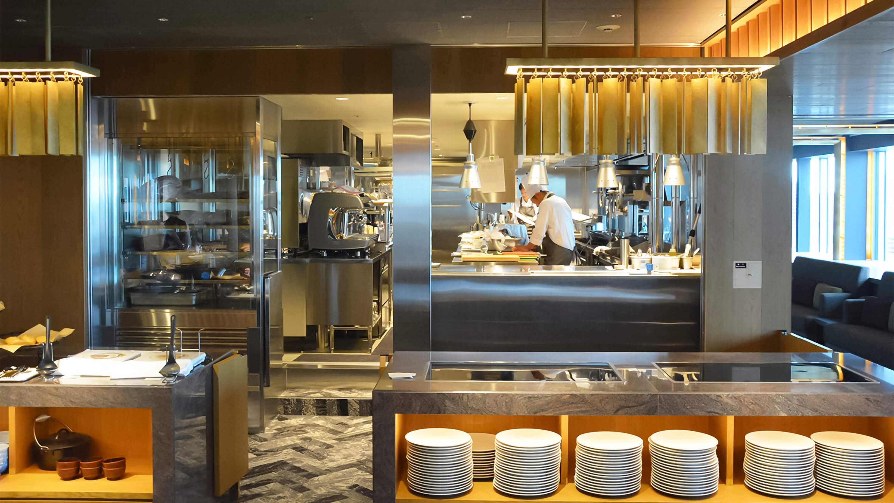 Grill & Lounge "Red Franma" Open Kitchen