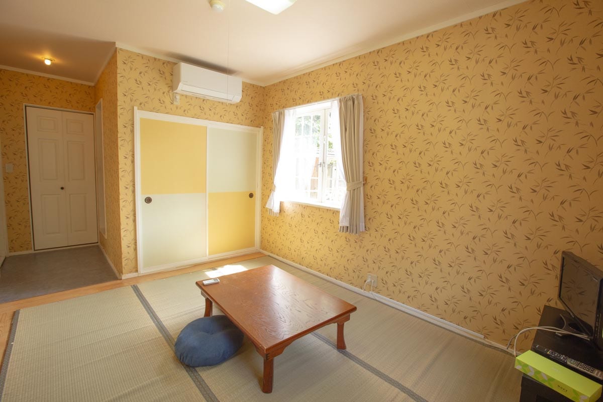 Kamar bergaya Jepang (dengan kamar mandi dan toilet)