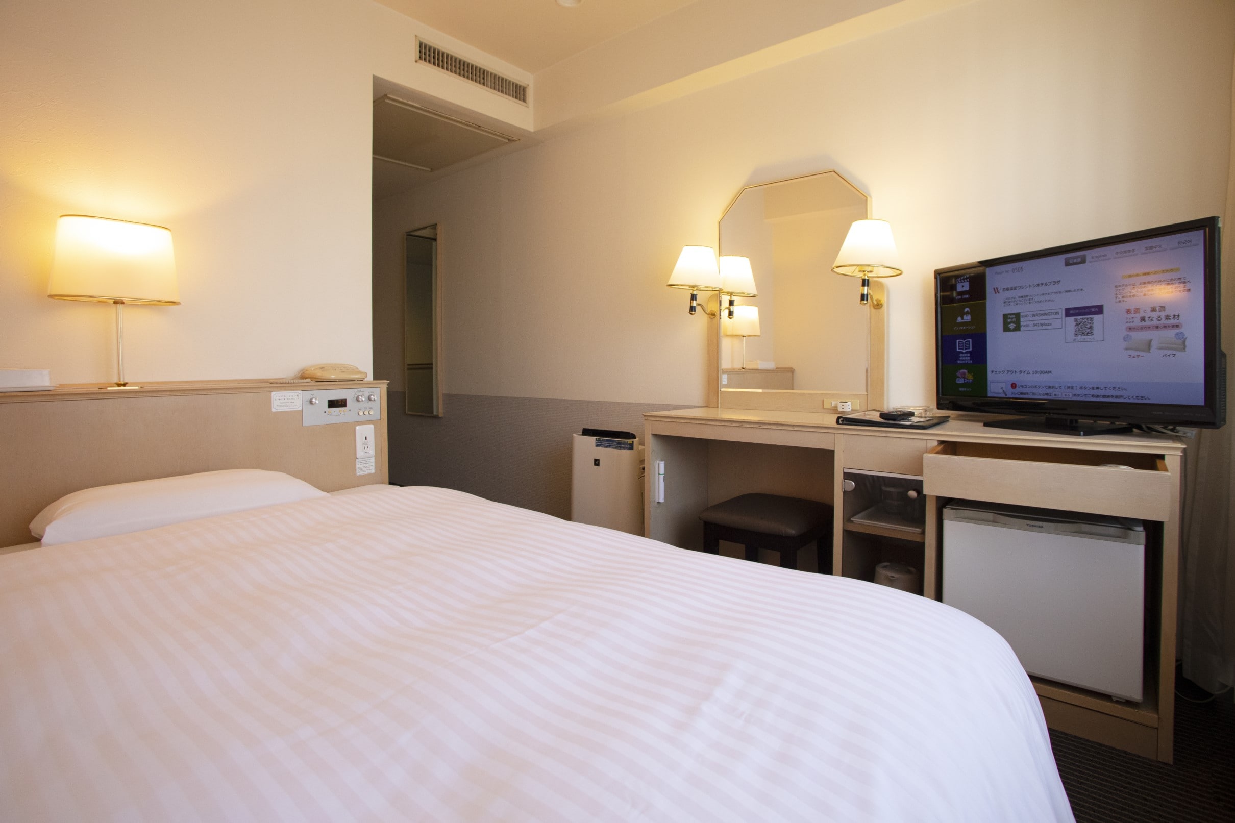 2 single rooms (1400 beds)