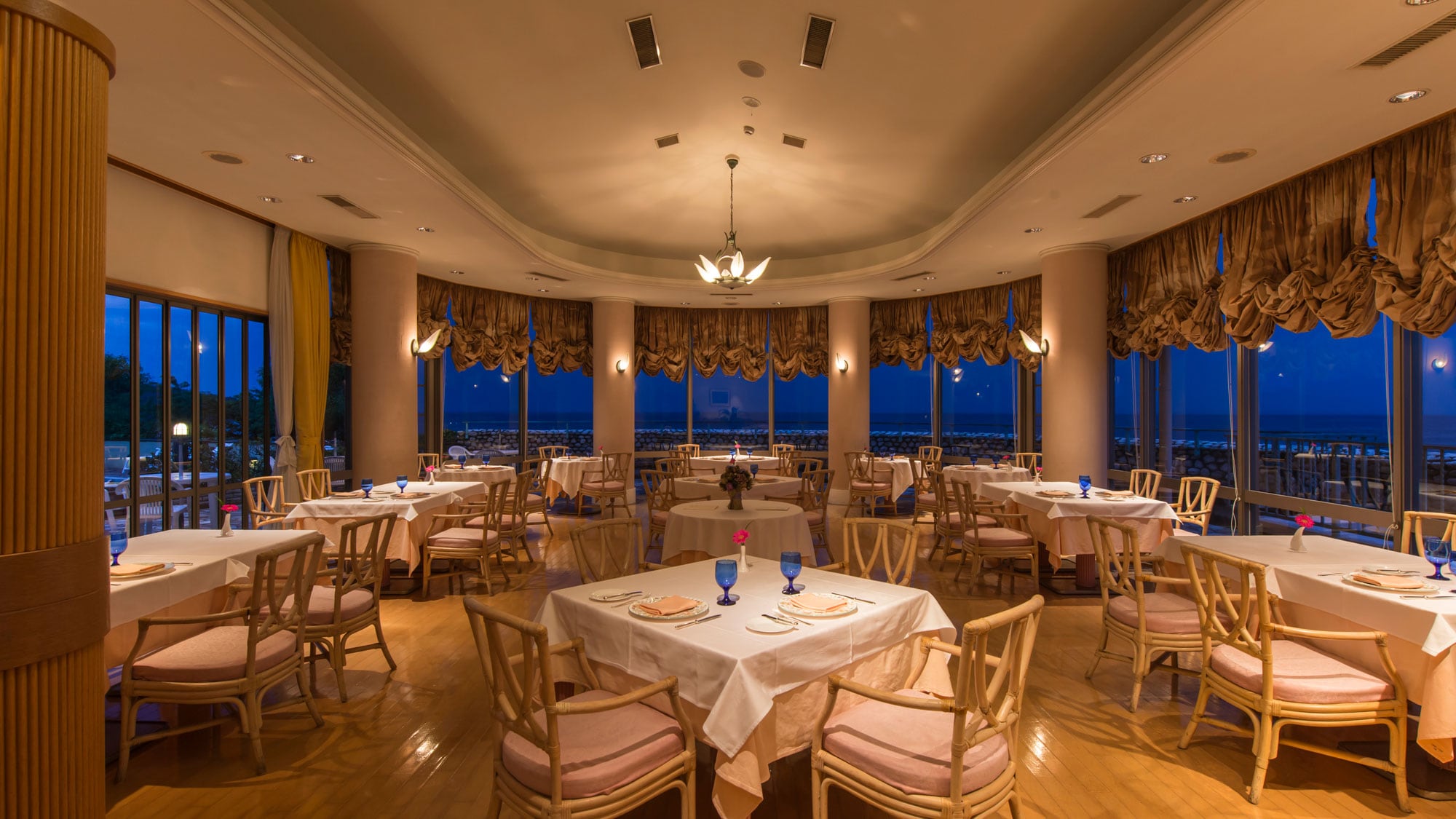 Enjoy a full-course dinner at restaurant Le-Phare.