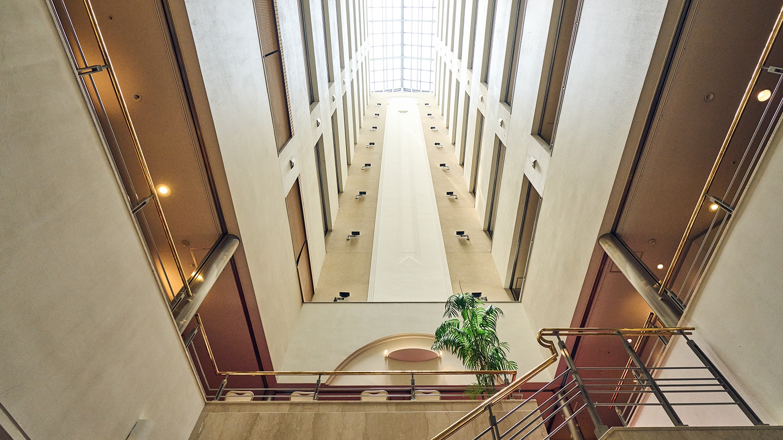 ロビー吹き抜け