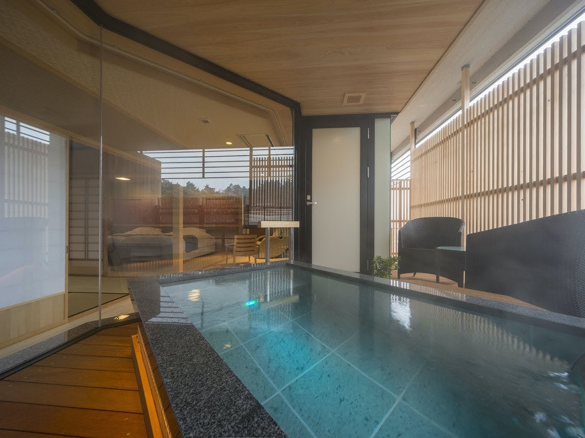 Premium Japanese and Western room with open-air bath [Benji <smoking>]
