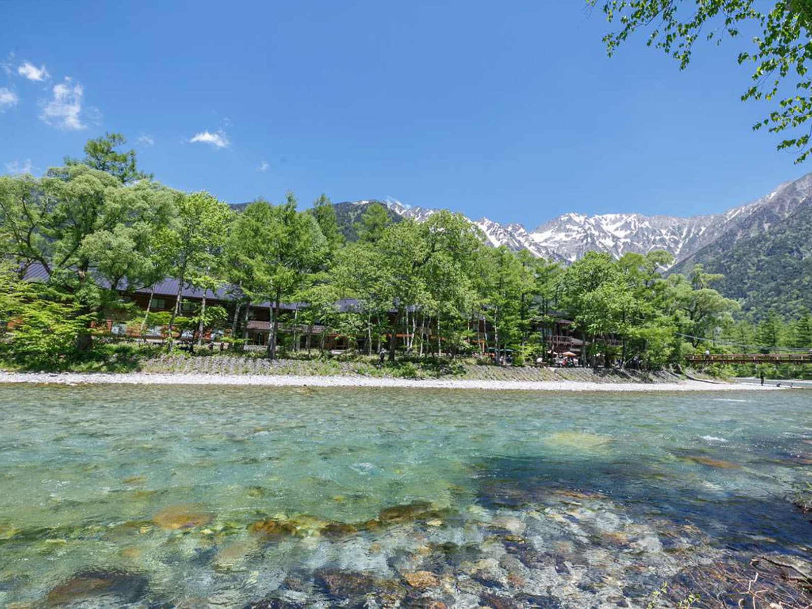 Musim yang direkomendasikan untuk staf Kamikochi! Paket bernilai besar untuk bulan Juni ketika kehijauan baru semakin dalam