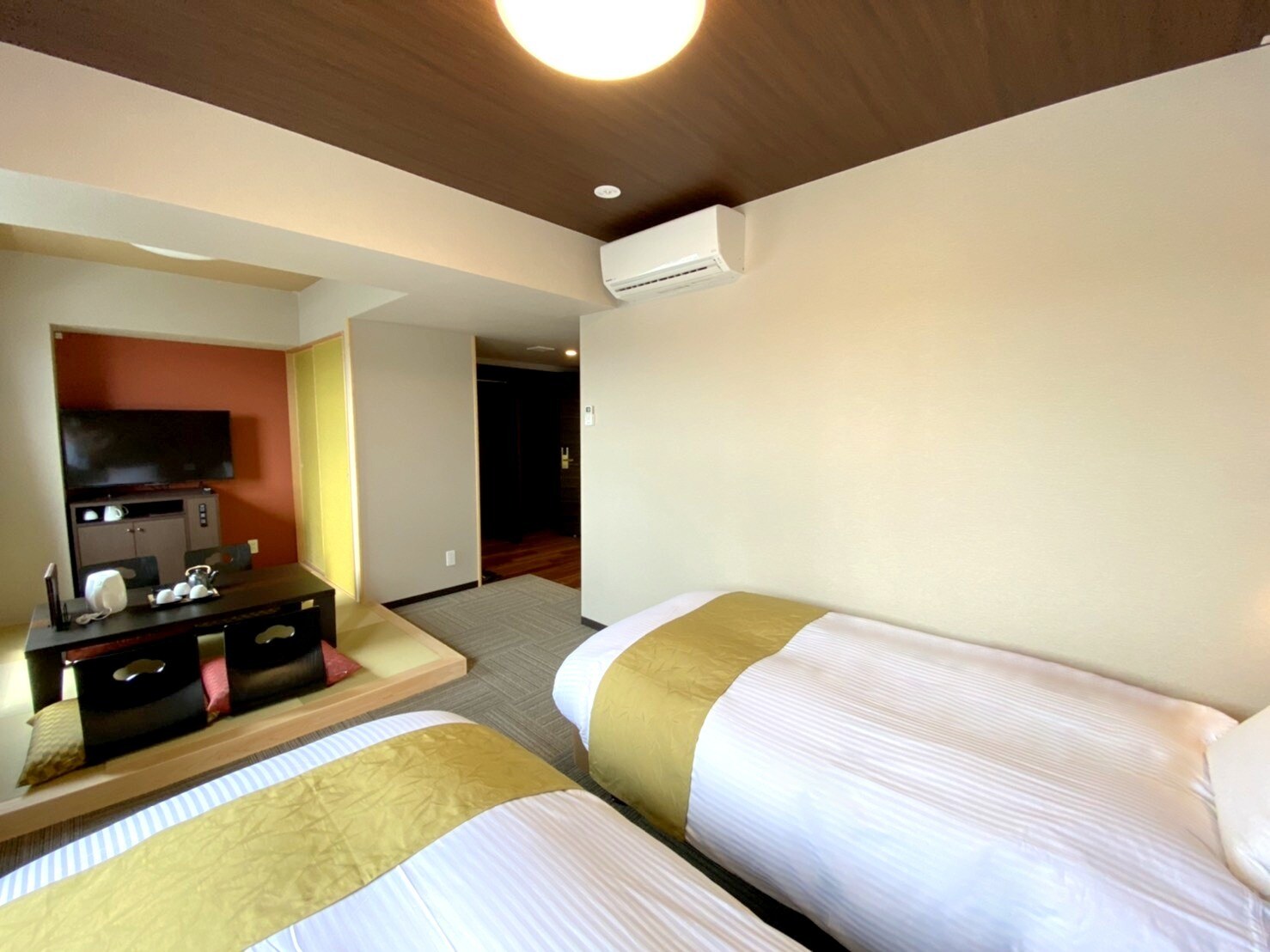 Japanese-Western style room (accessible)