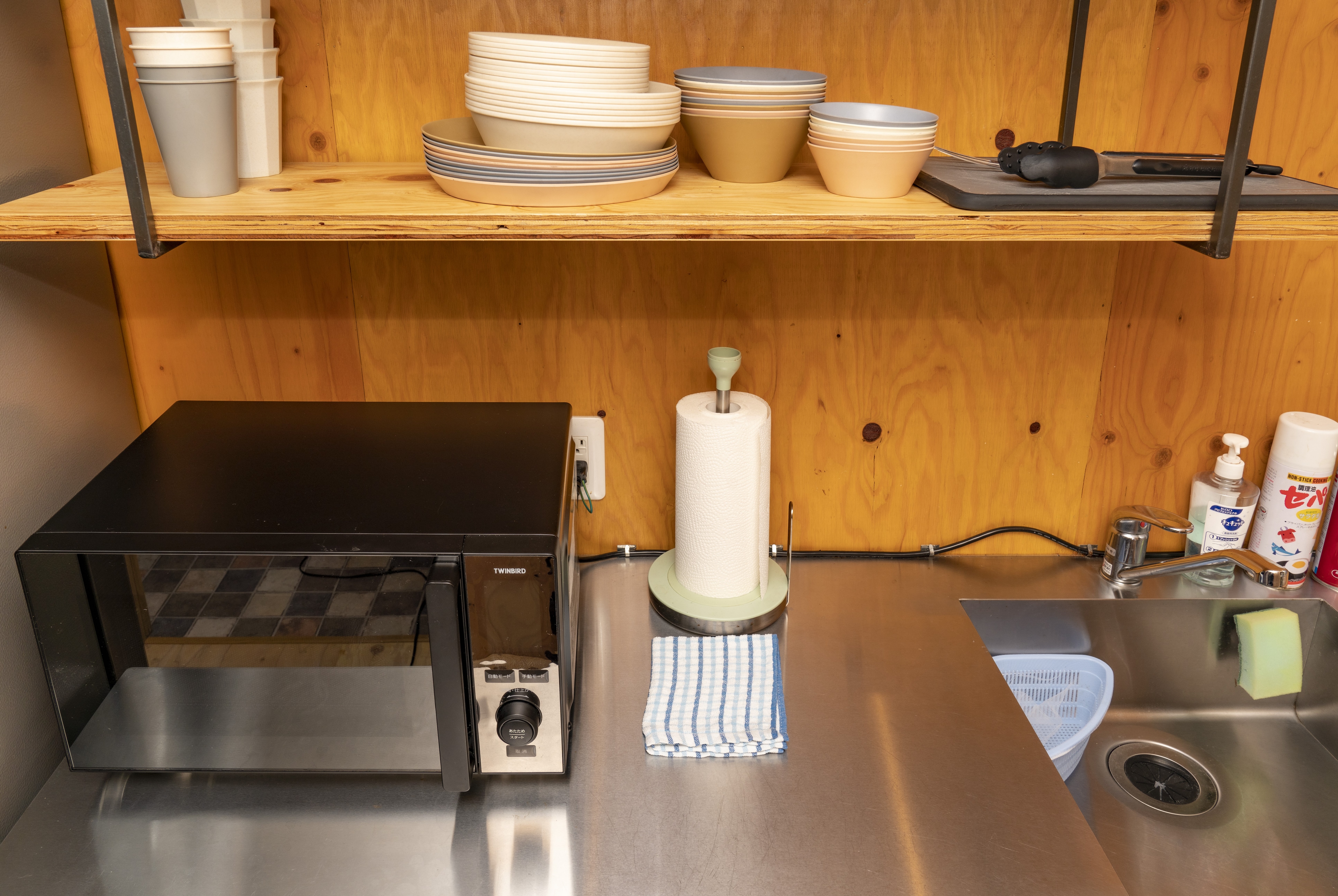 Room amenities: microwave oven, etc.