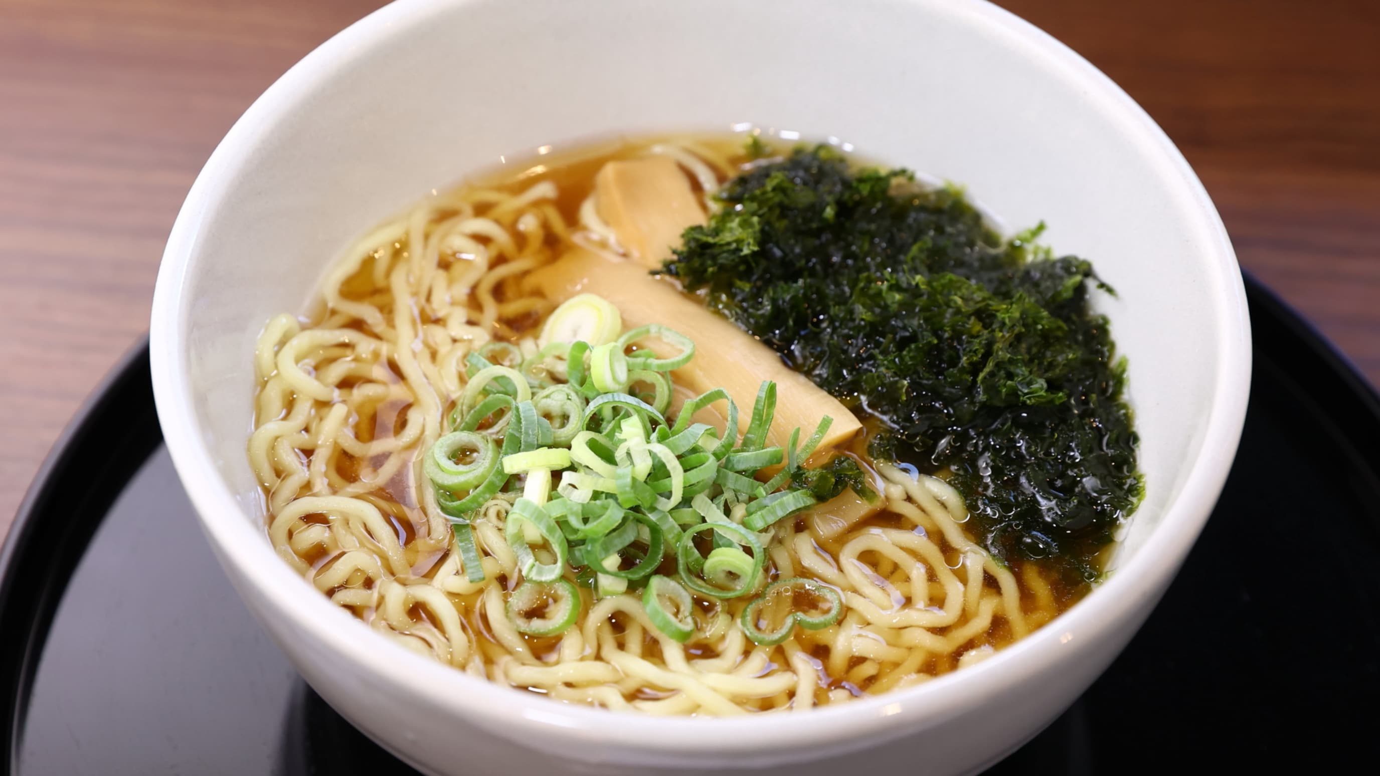 [Late-night noodles]