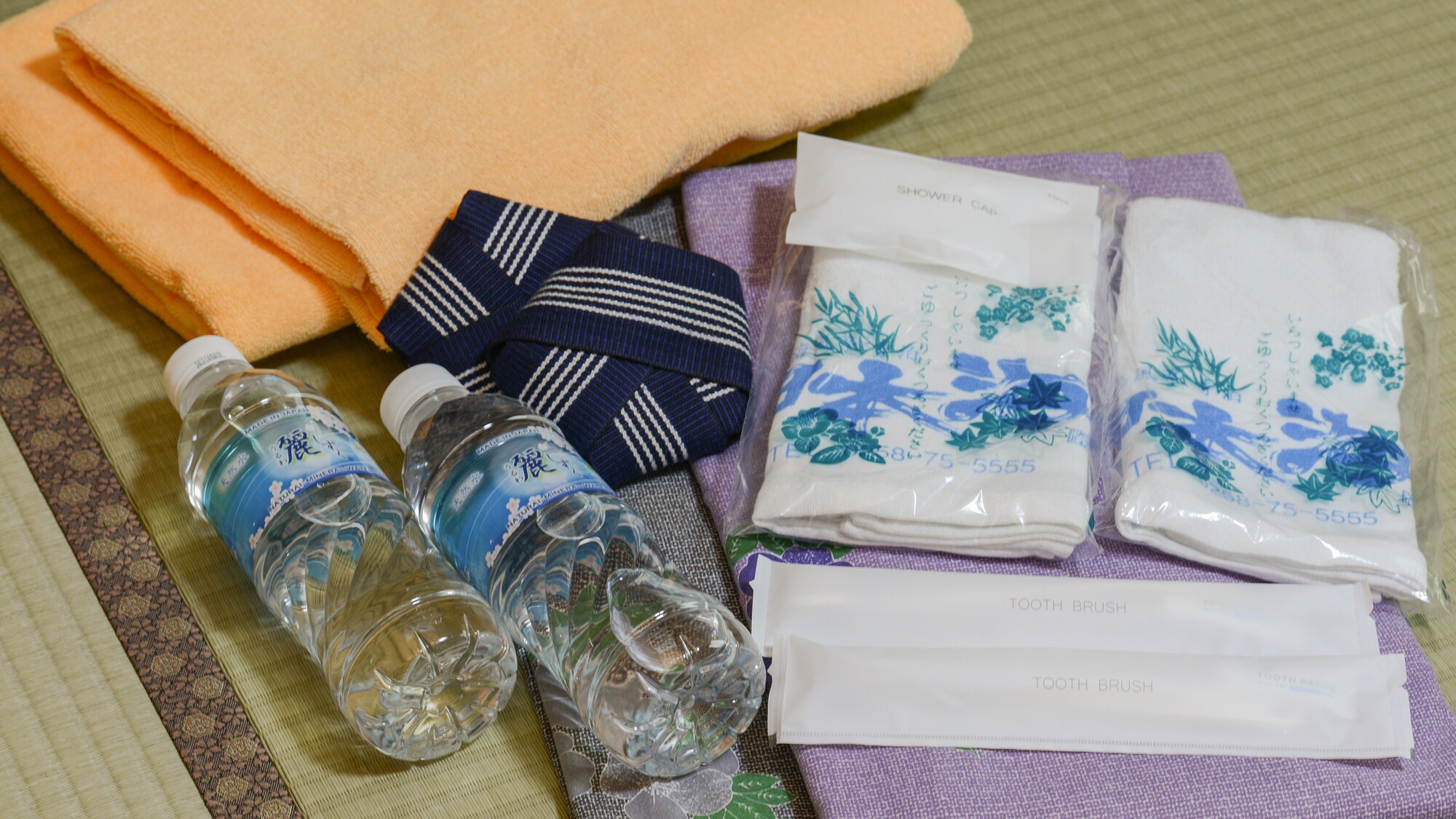 *[客房（便利設施）] 客房內提供毛巾套件、牙刷、水等。