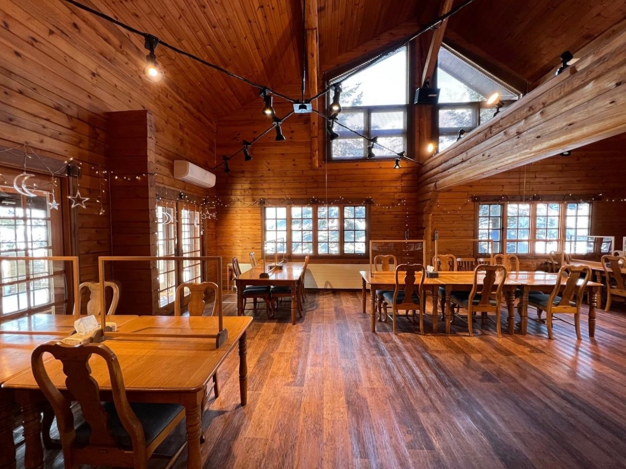 [Restoran] Restoran tempat Anda bisa merasakan kehangatan kayu