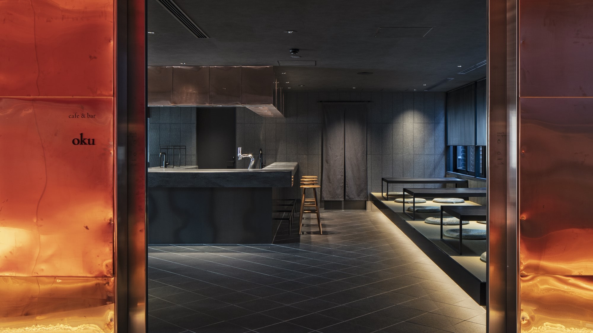 pintu masuk kafe & bar oku