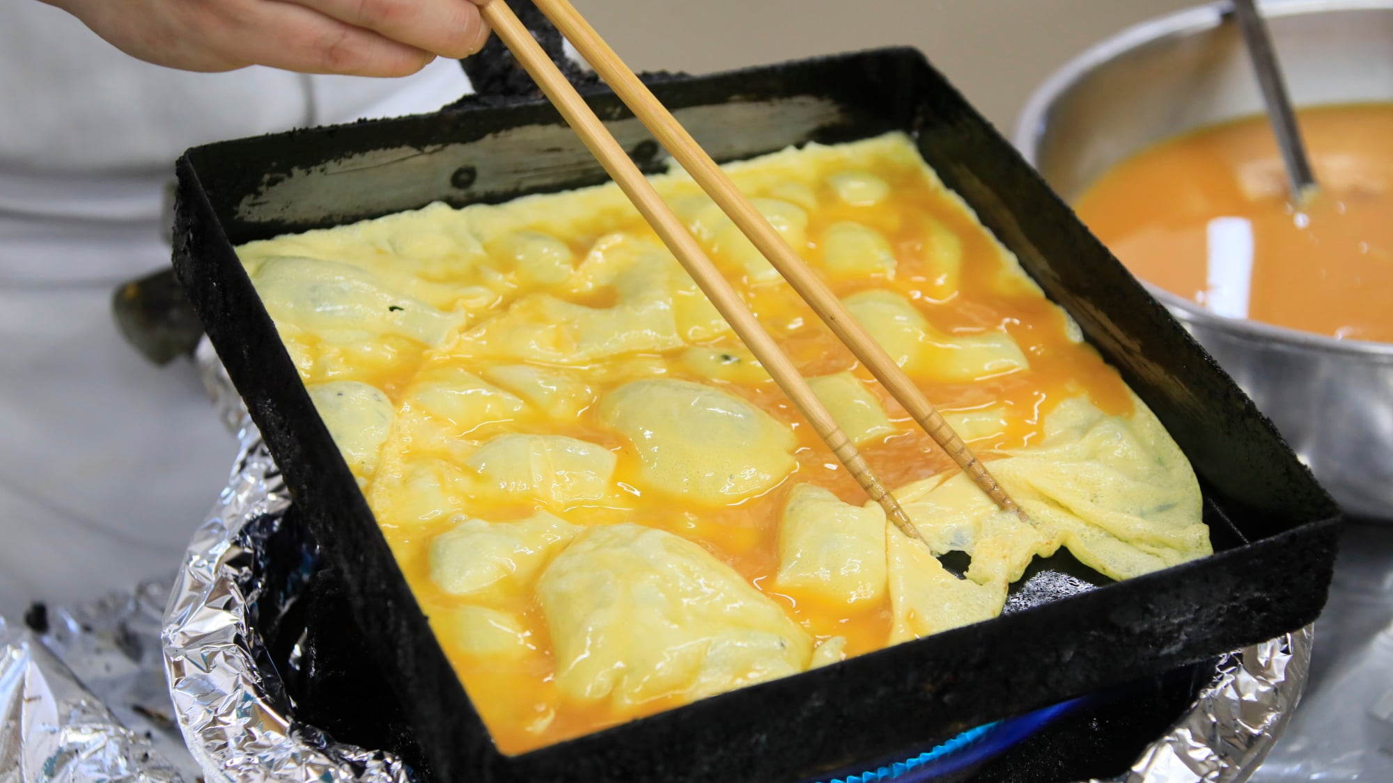 [Bữa sáng] Chả giò được đầu bếp chế biến ngay trước mặt bạn. Ăn nóng.