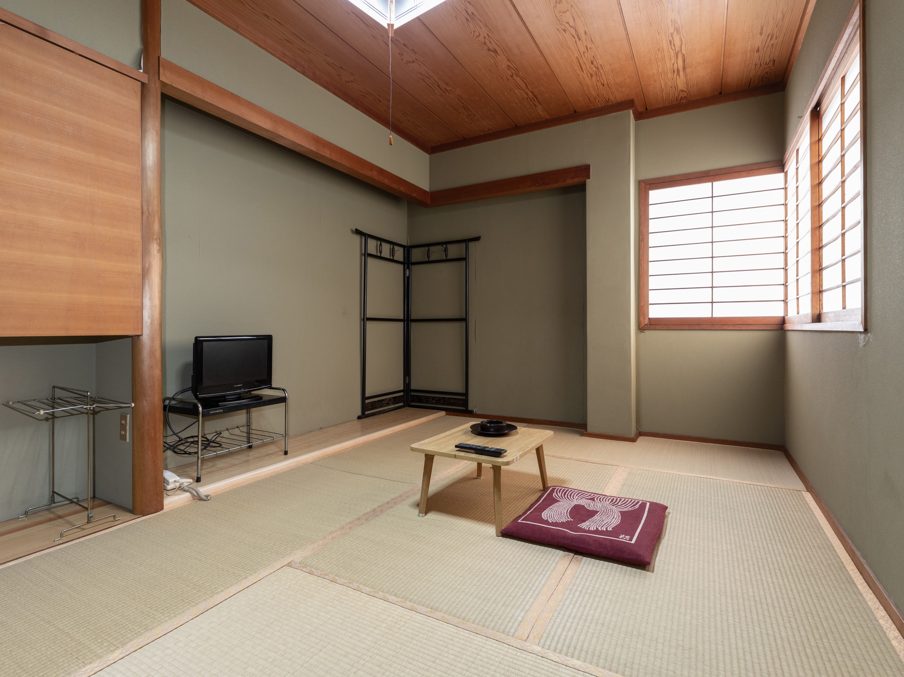 [Smoking] Japanese-style room for 1-3 people (no bath)