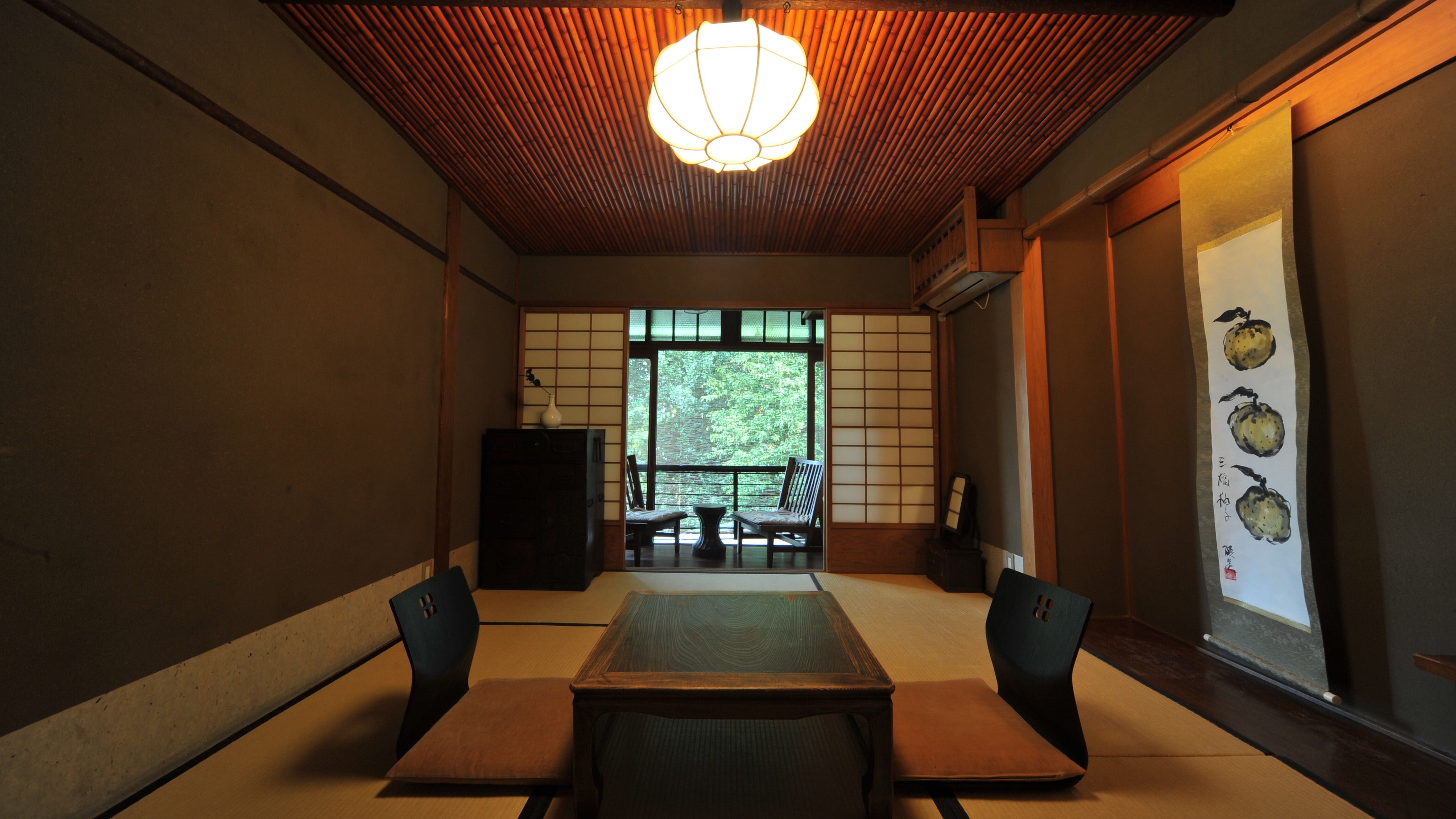 A small Japanese-style room with a veranda overlooking the streets of Gion [unit bath/toilet]) / green