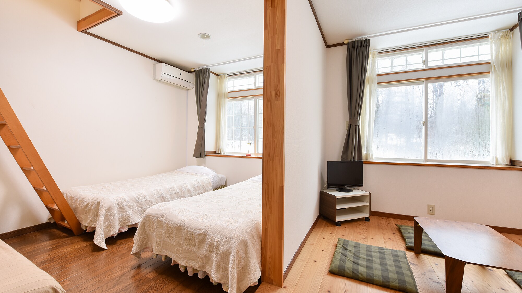 *Two adjacent western-style rooms with lofts