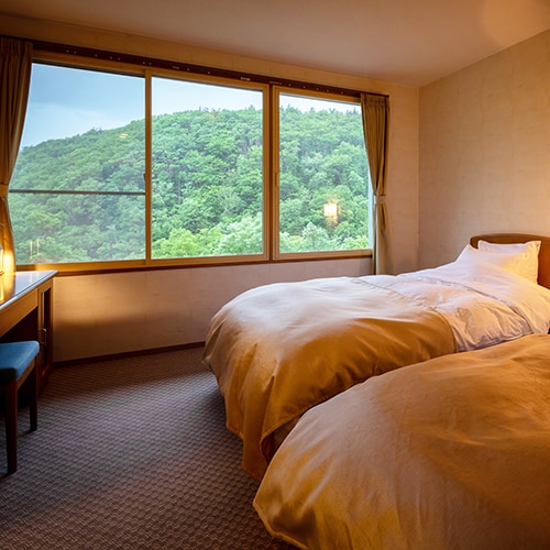 ■Japanese-Western twin room■Each person has their own bed, so you can relax in a spacious room.
