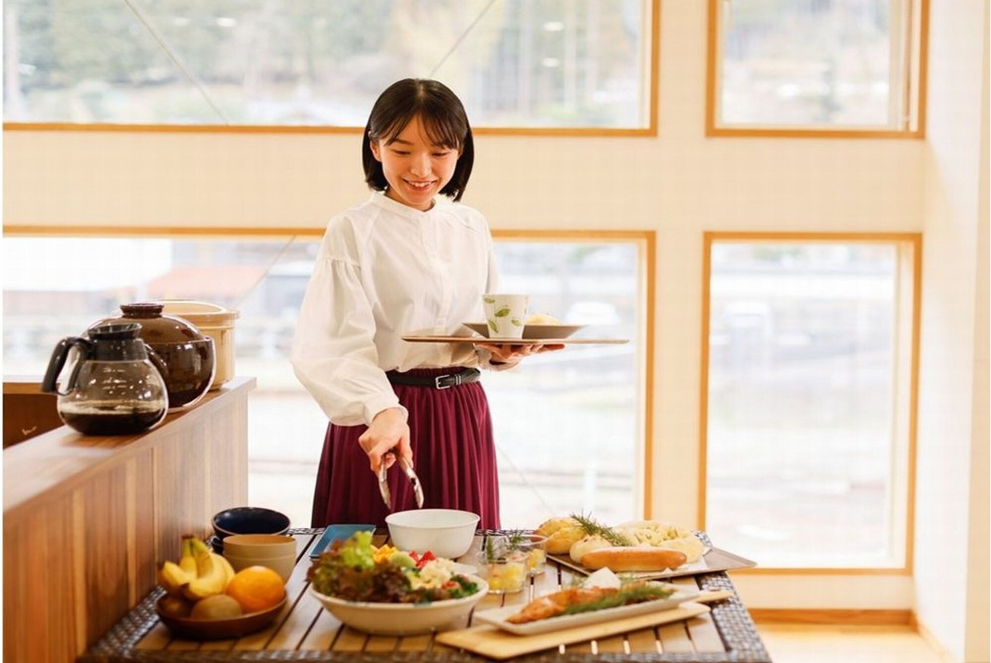 Vào bữa sáng, hãy thưởng thức bánh mì tự làm và ẩm thực địa phương trong tiệc bán tự chọn tại quán cà phê "Lupinus Corner" nhìn ra Lâu đài Takeda.