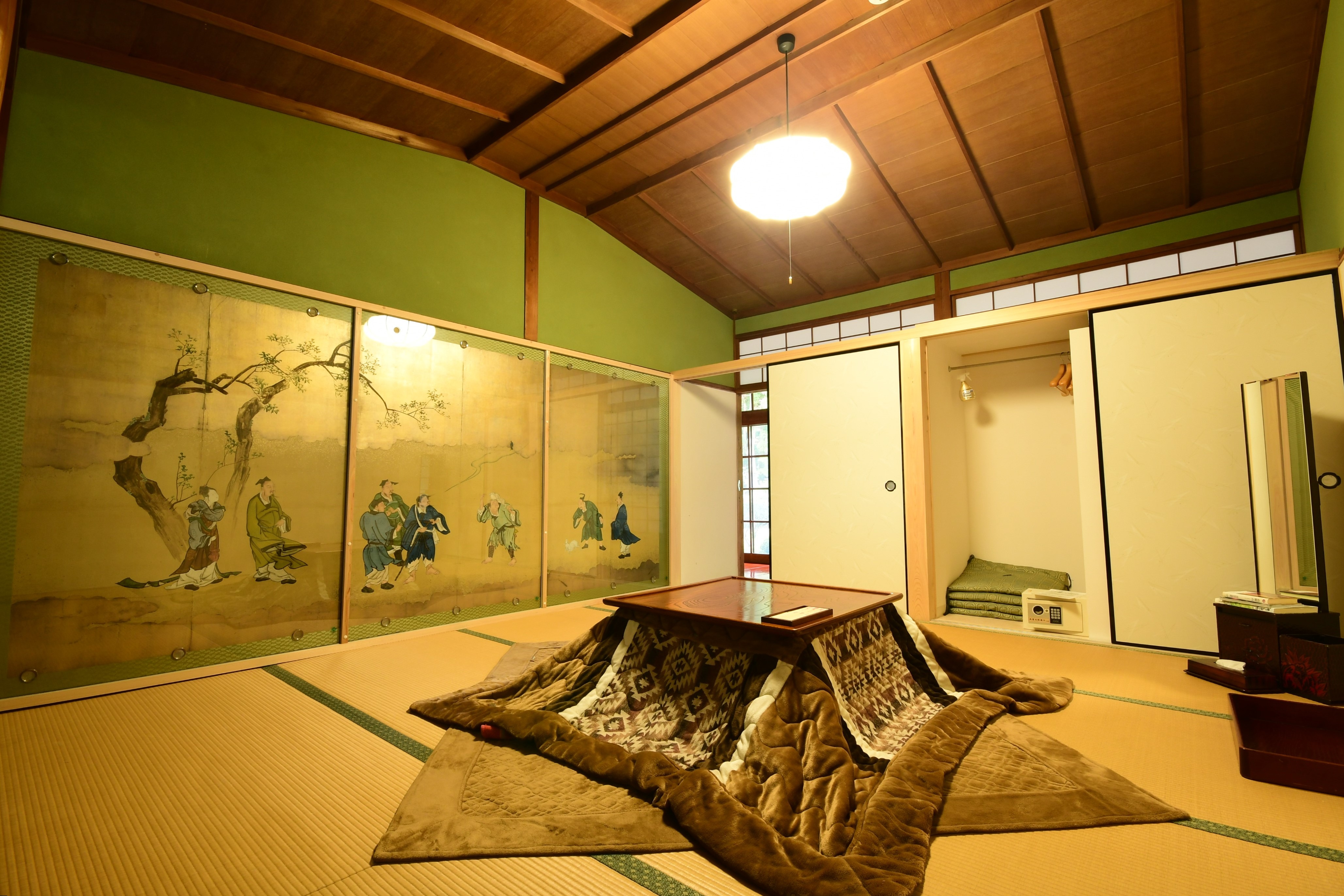 Example of a Japanese-style room (11 to 12 tatami mats)