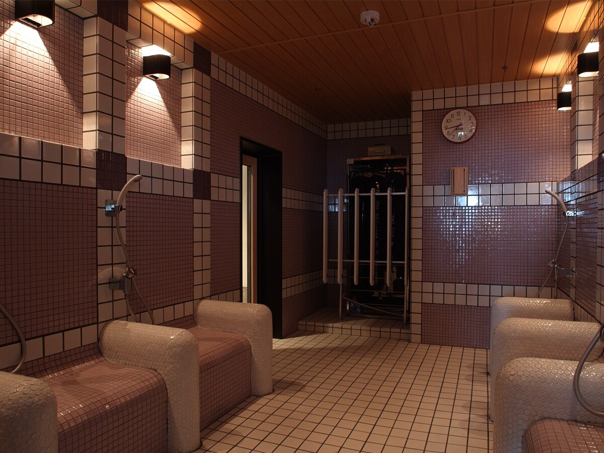 [Women's large bath salt sauna] Limited to the women's large bath. Skin-beautifying and detoxifying effects are expected.