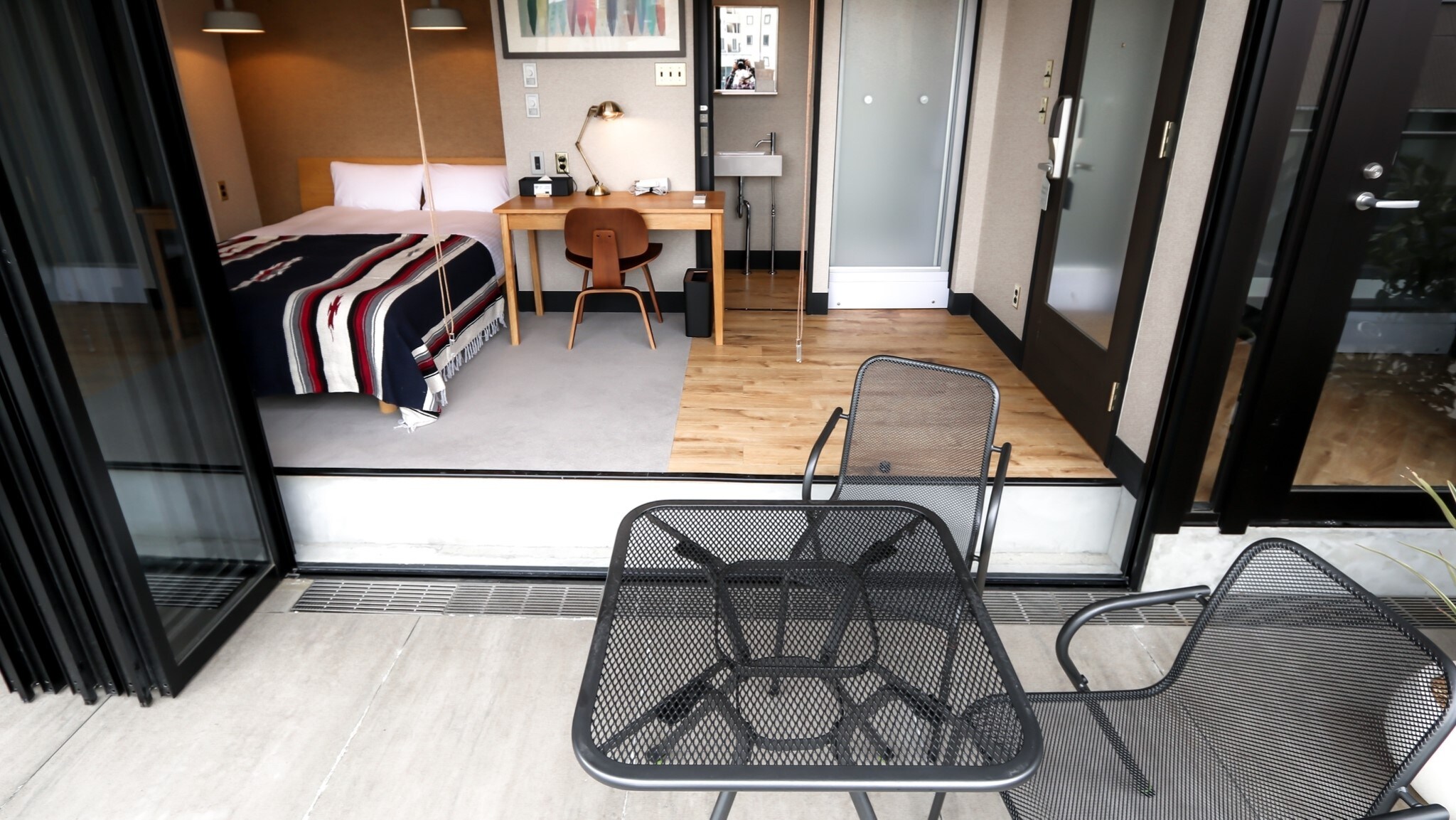 [Terrace Double] ห้องพักพร้อมหน้าต่างเปิดได้เต็มที่และระเบียงส่วนตัว