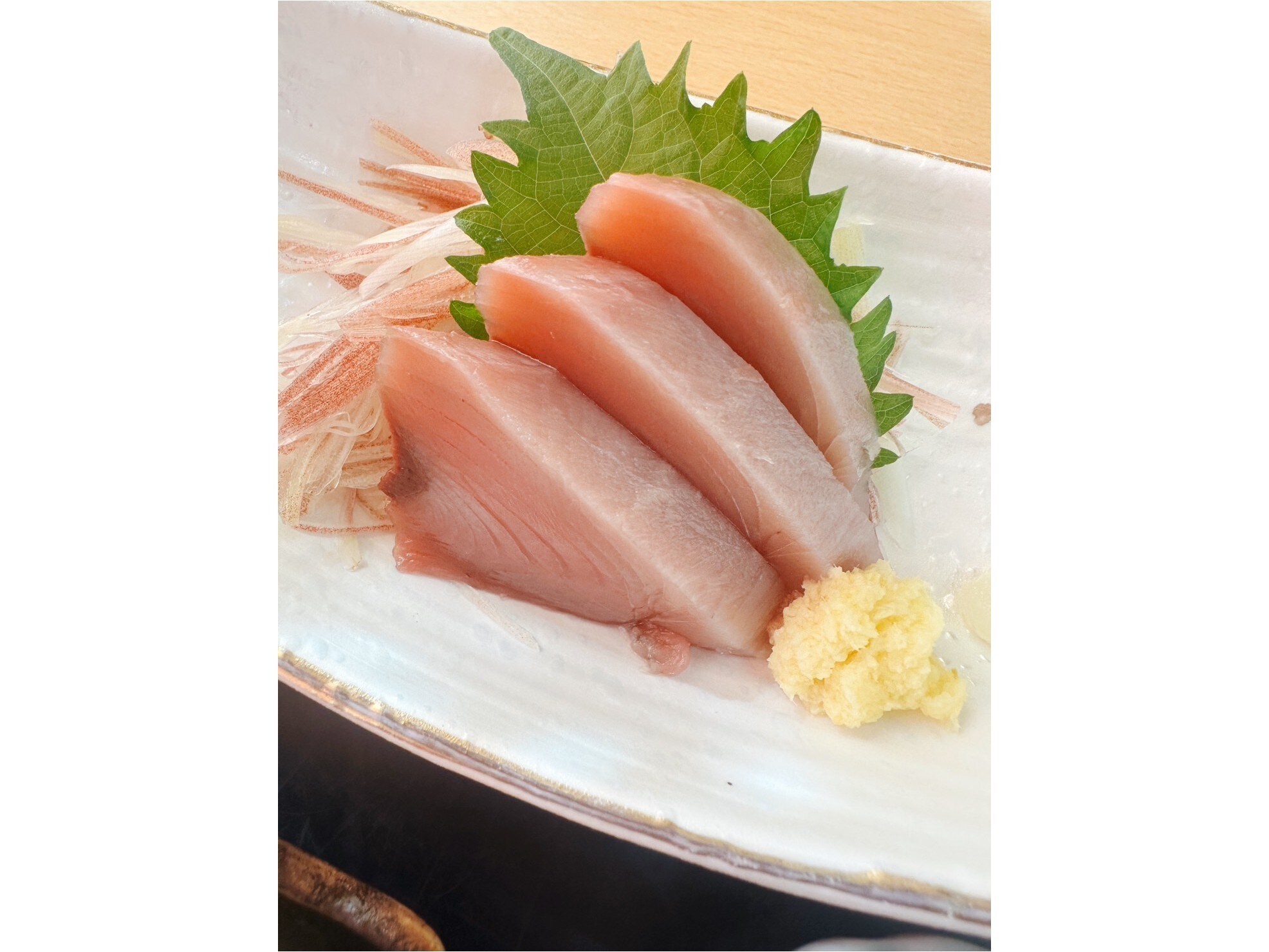 Sashimi in the shark fin bowl set♪ *Depends on what's in stock on the day
