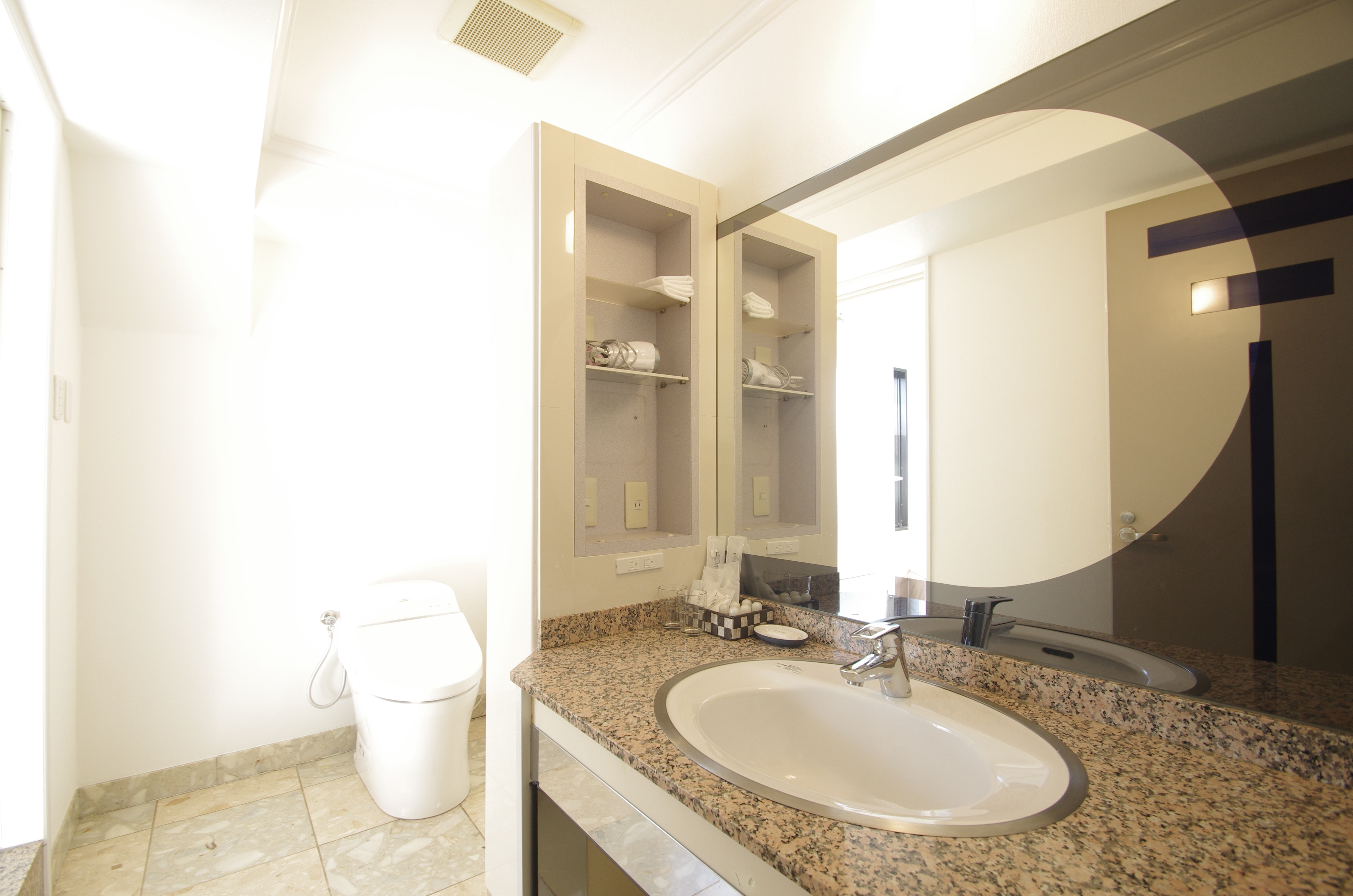 Deluxe twin room washroom