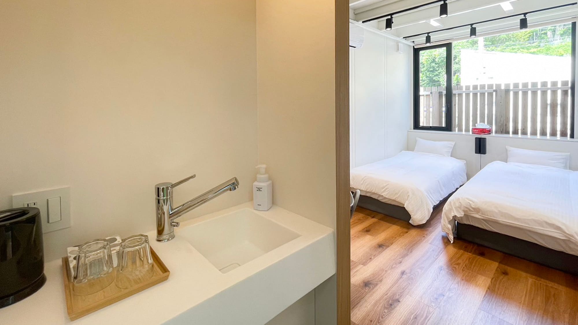 ・[Wide Cabin] A twin room with two single beds.