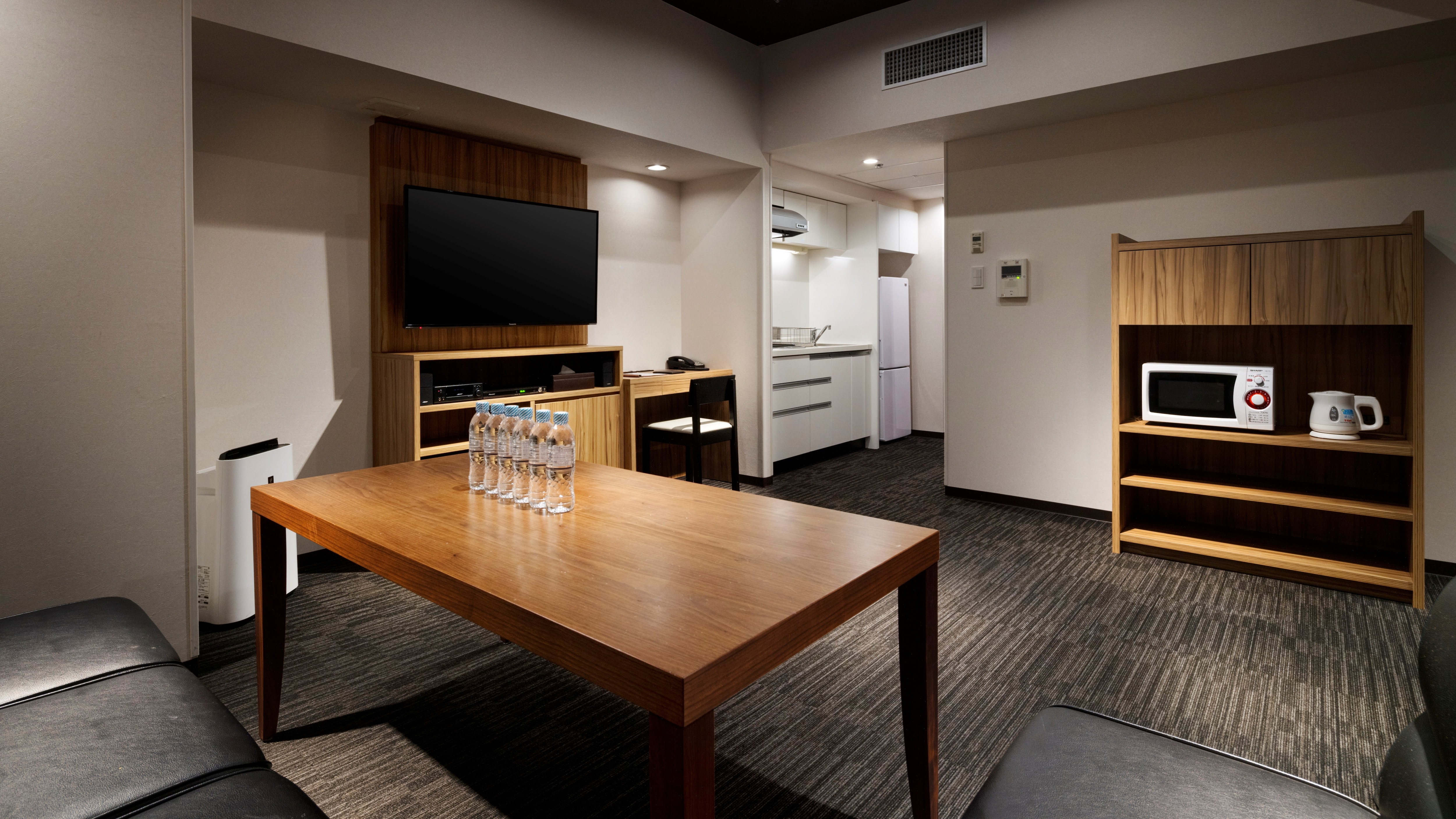 Grand Suite Living + Kitchen
