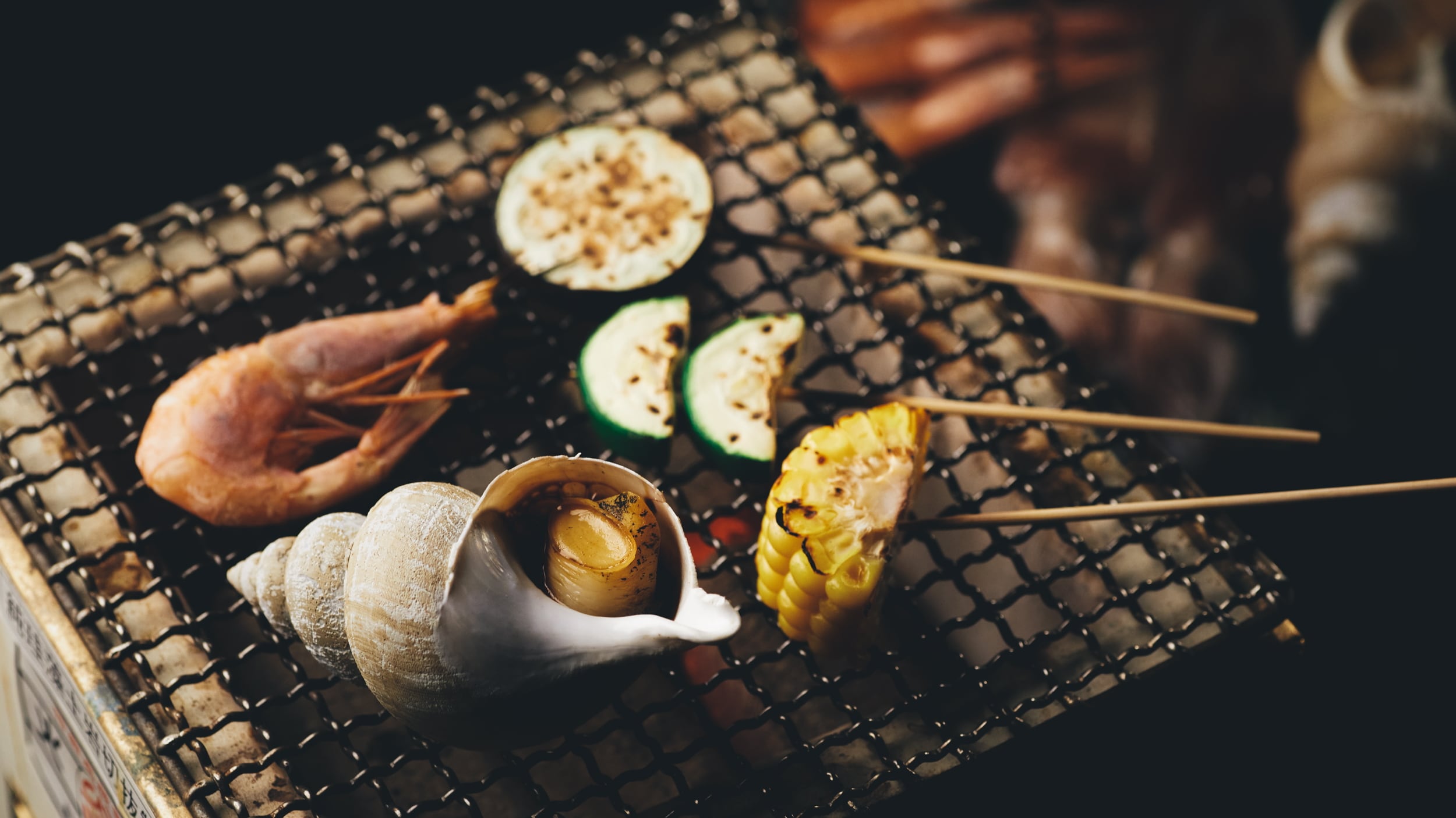 Nikmati suasana BBQ bersama seluruh keluarga.