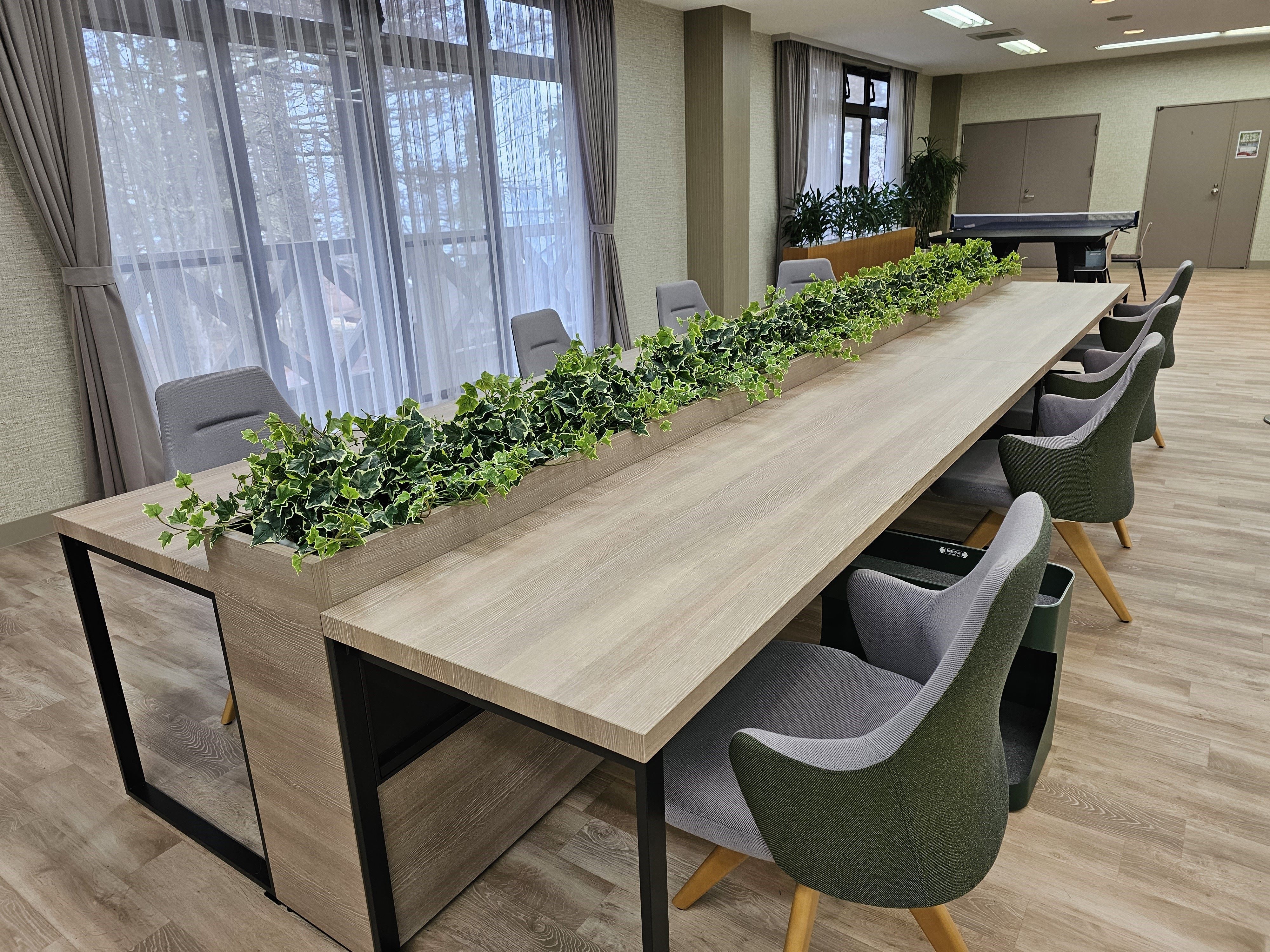 The annex lobby can be used as a workcation space.