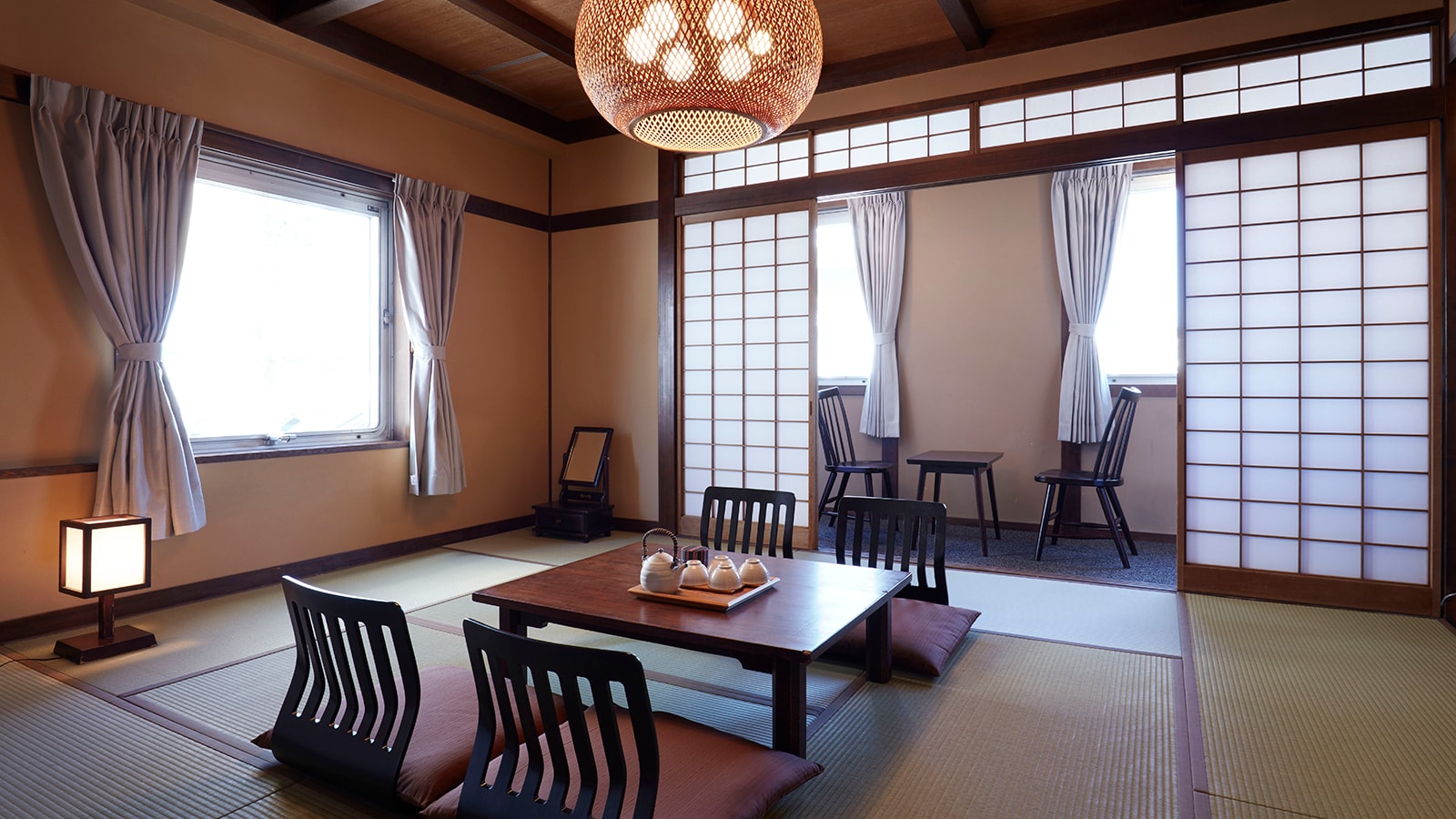 Old Japanese-style room 10 tatami mats