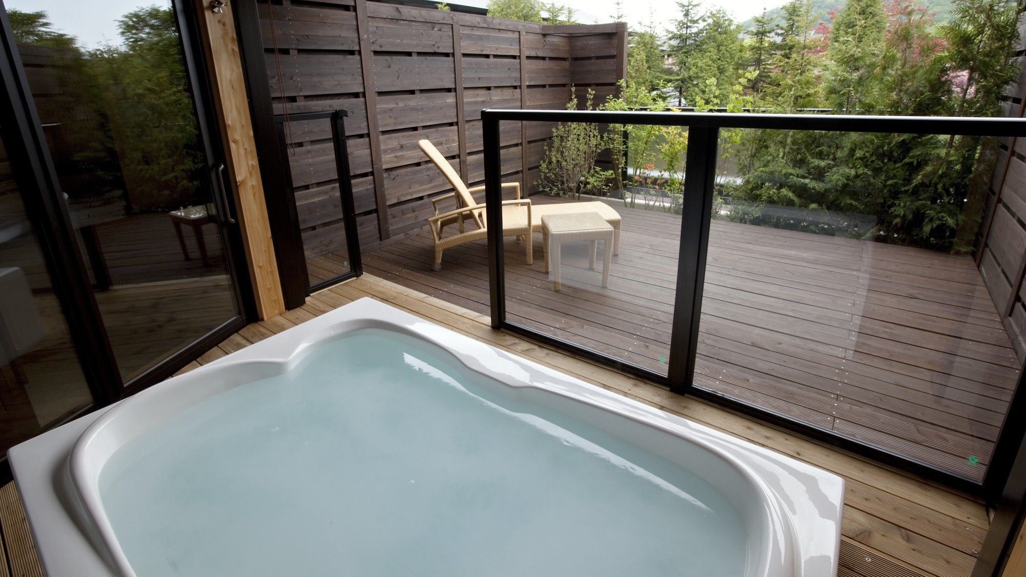 ◆ [With observation bath] Japanese-Western style room / Bath is a silky bath that brings healing (example of guest room)