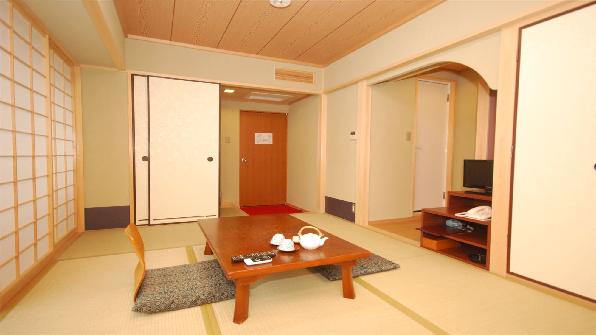 Japanese modern Japanese-style room 6 tatami mats (with bath and shower / toilet / South Building)