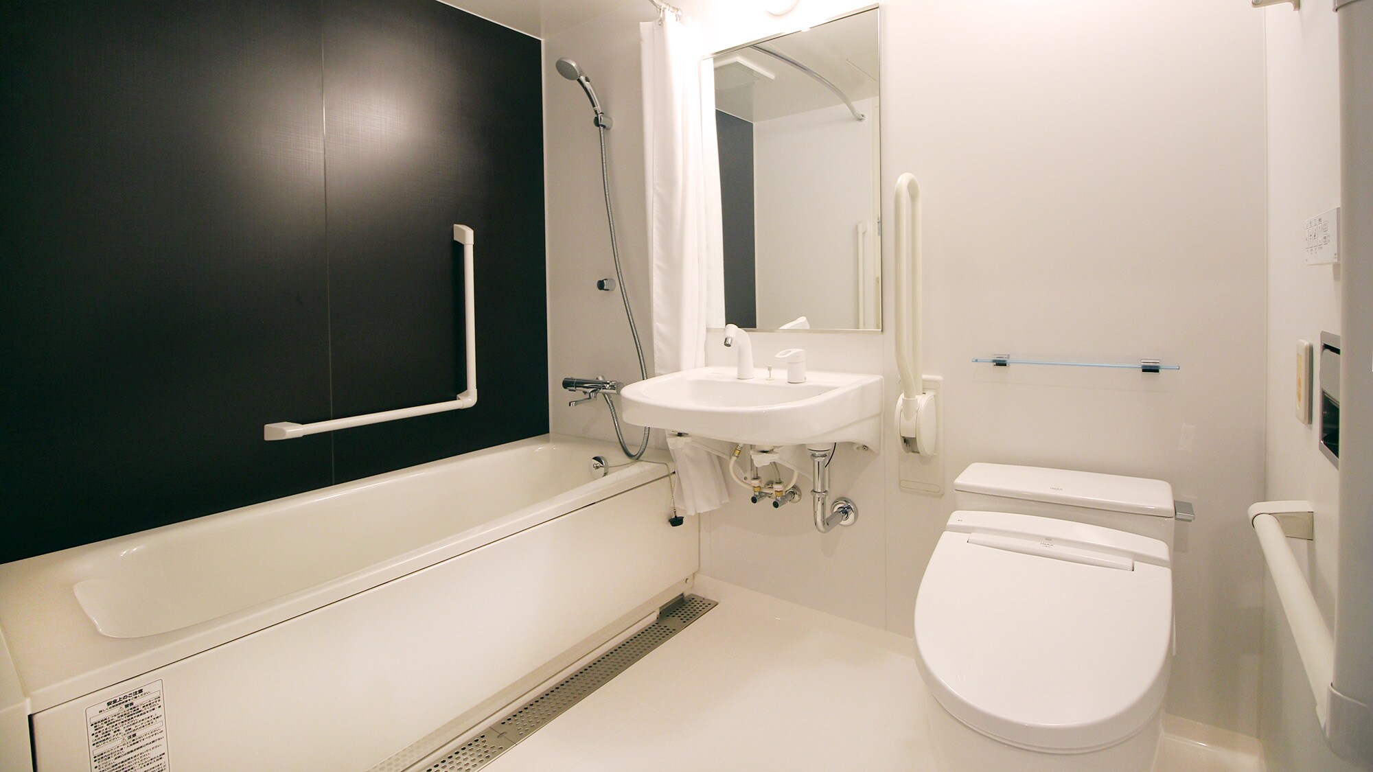 *Twin room [2 120cm wide beds]